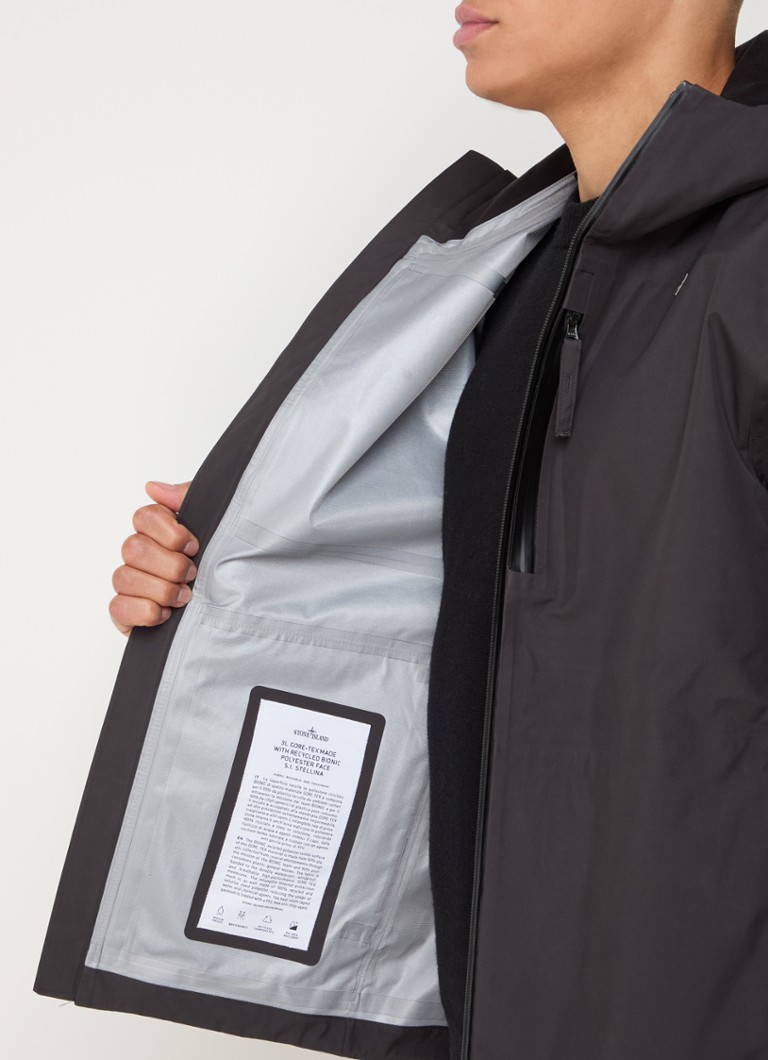 Αντιανεμικό Stone Island 413G1 με κουκούλα και κέντημα λογότυπου