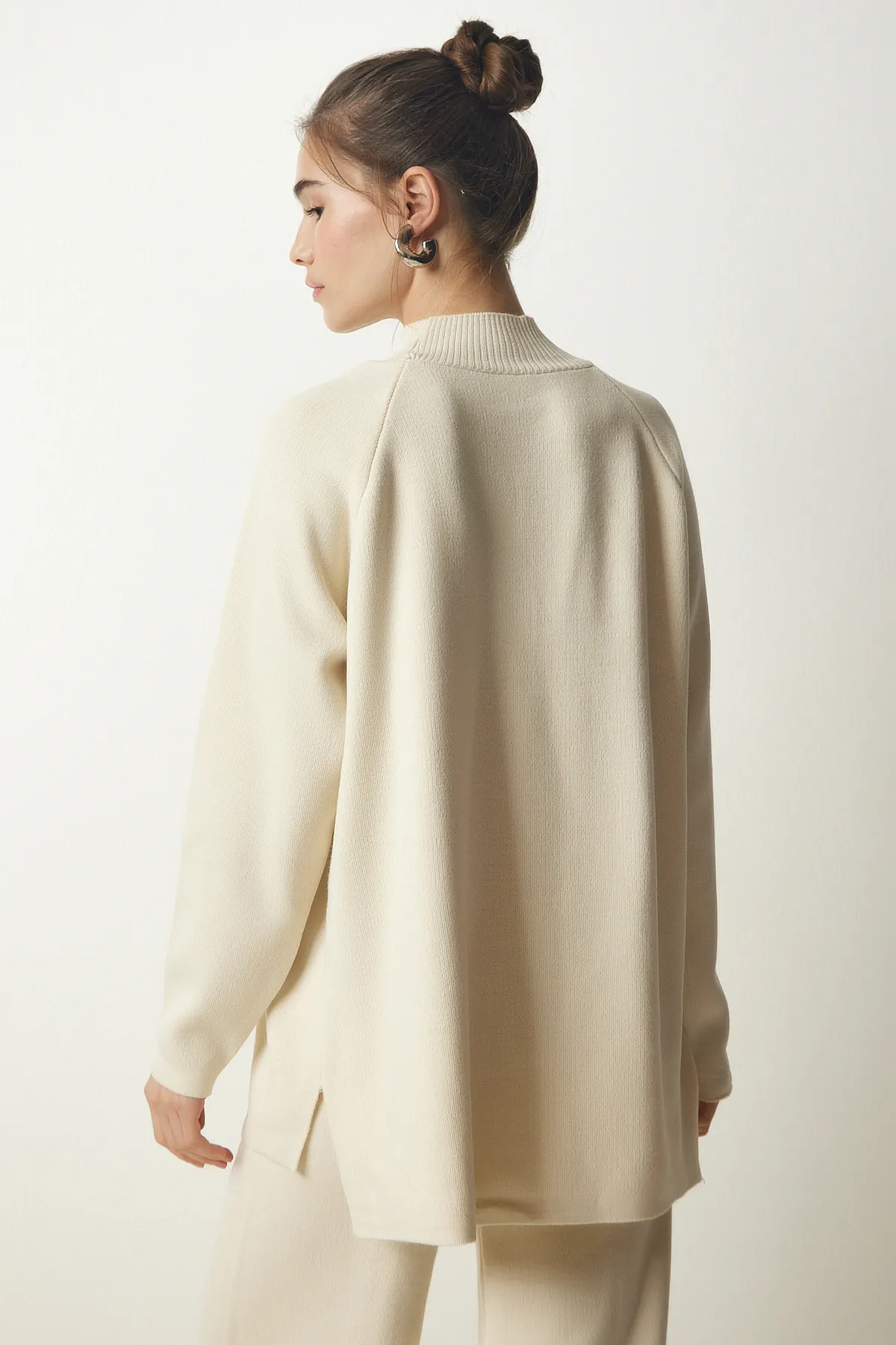 Happiness İstanbul  Stilvolles Strick-Sweatshirt-Hosen-Set für Damen in Creme MU00012
