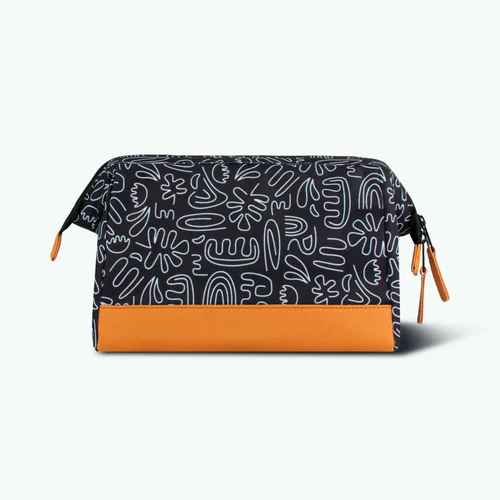 Black toiletry bag on Avenue Mohammed V