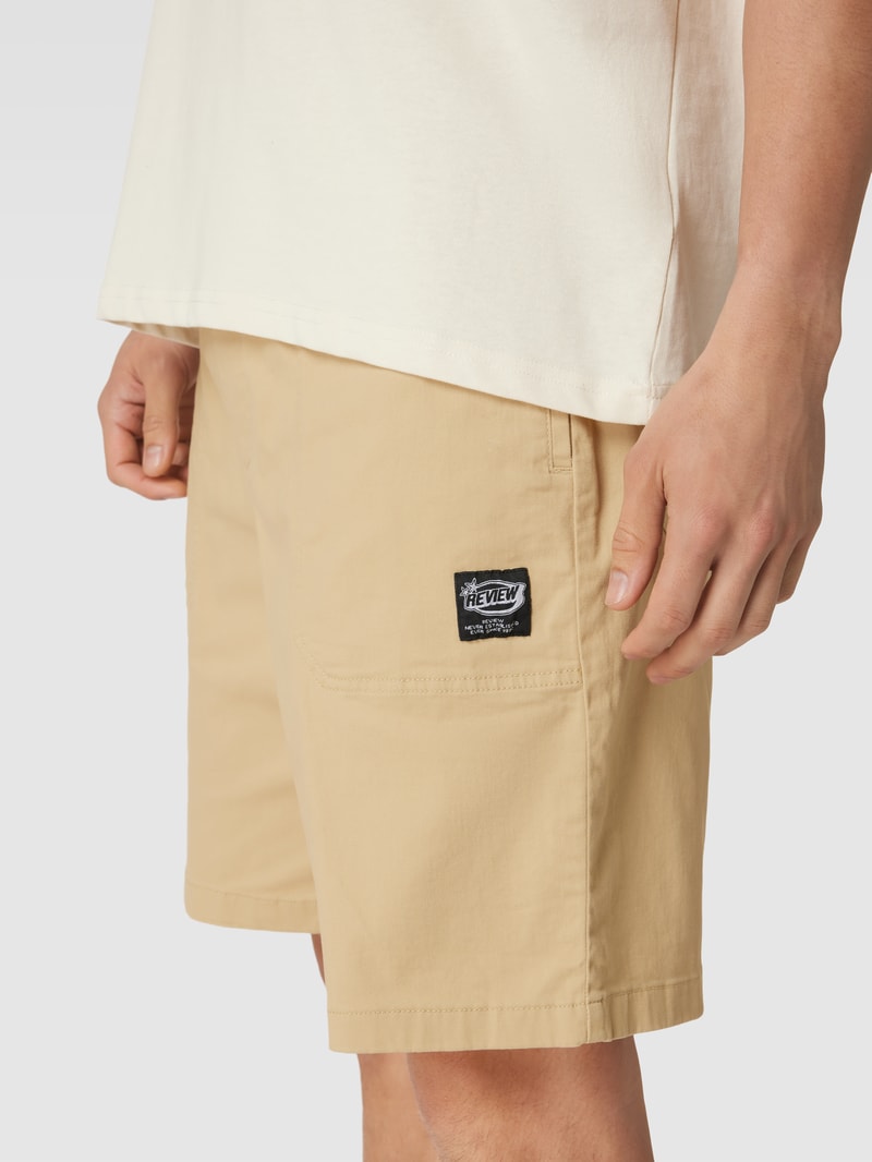 Bermudas mit Label-Patch in sand