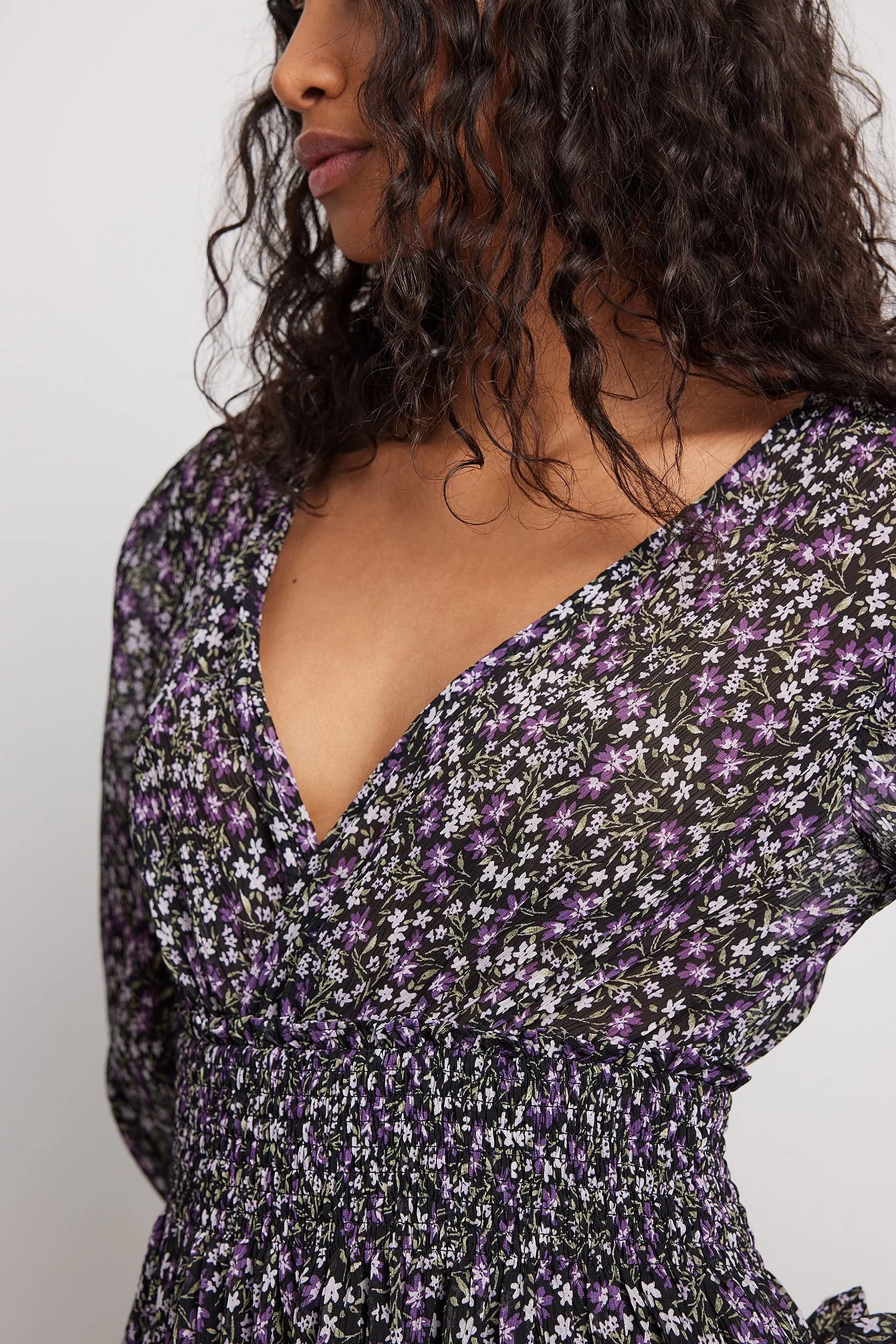 Strukturiertes Kleid mit Smock-Taille
