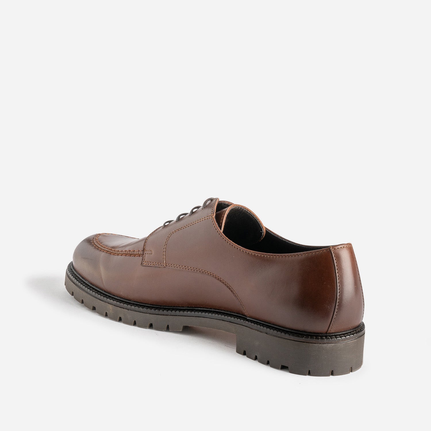 Derby marron éco-conçu en cuir semelle crantée