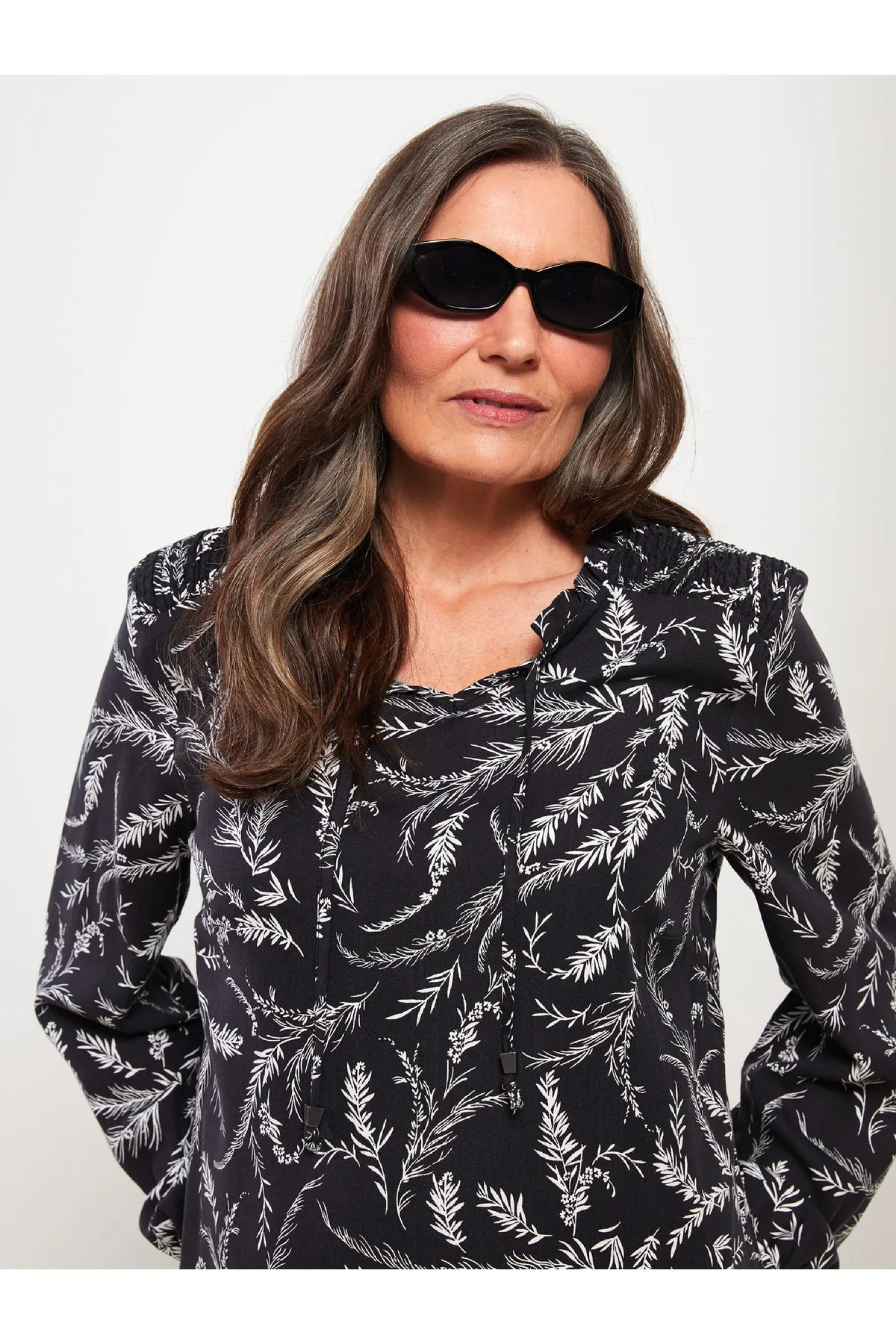 LC Waikiki  Gemustertes, langärmliges Damenkleid aus Viskose mit Bindekragen