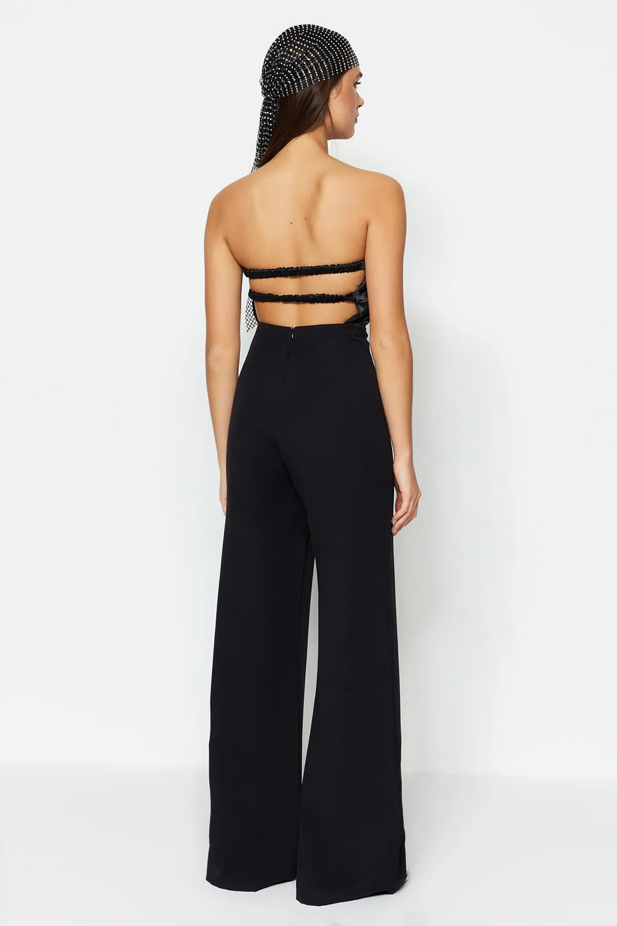 Trendyol Collection  Schwarzer Jumpsuit aus gewebtem Satin TPRSS23TU00002