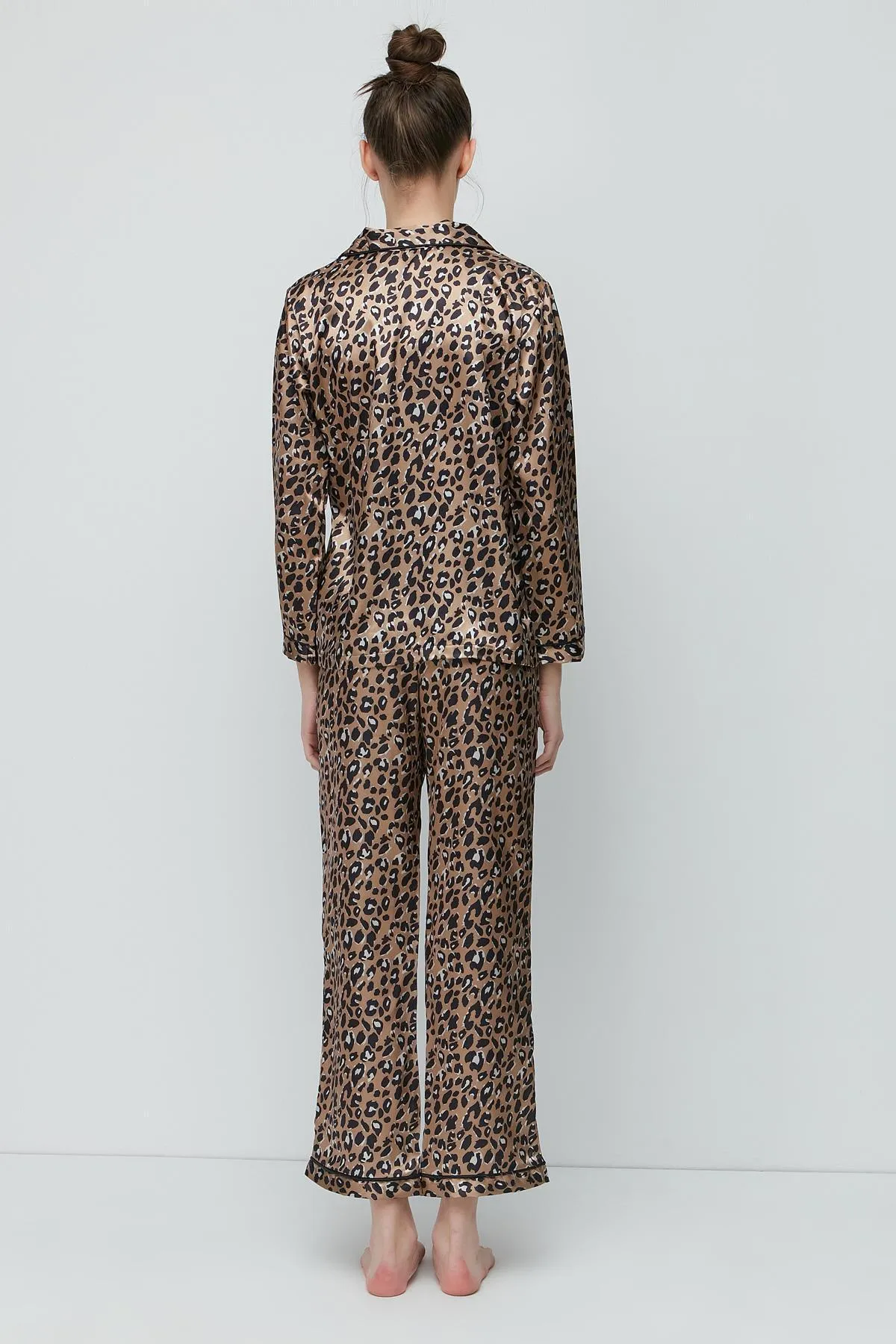 C&City  Gemustertes 7-teiliges Satin-Pyjama-Set 9550 Braun/Leopard