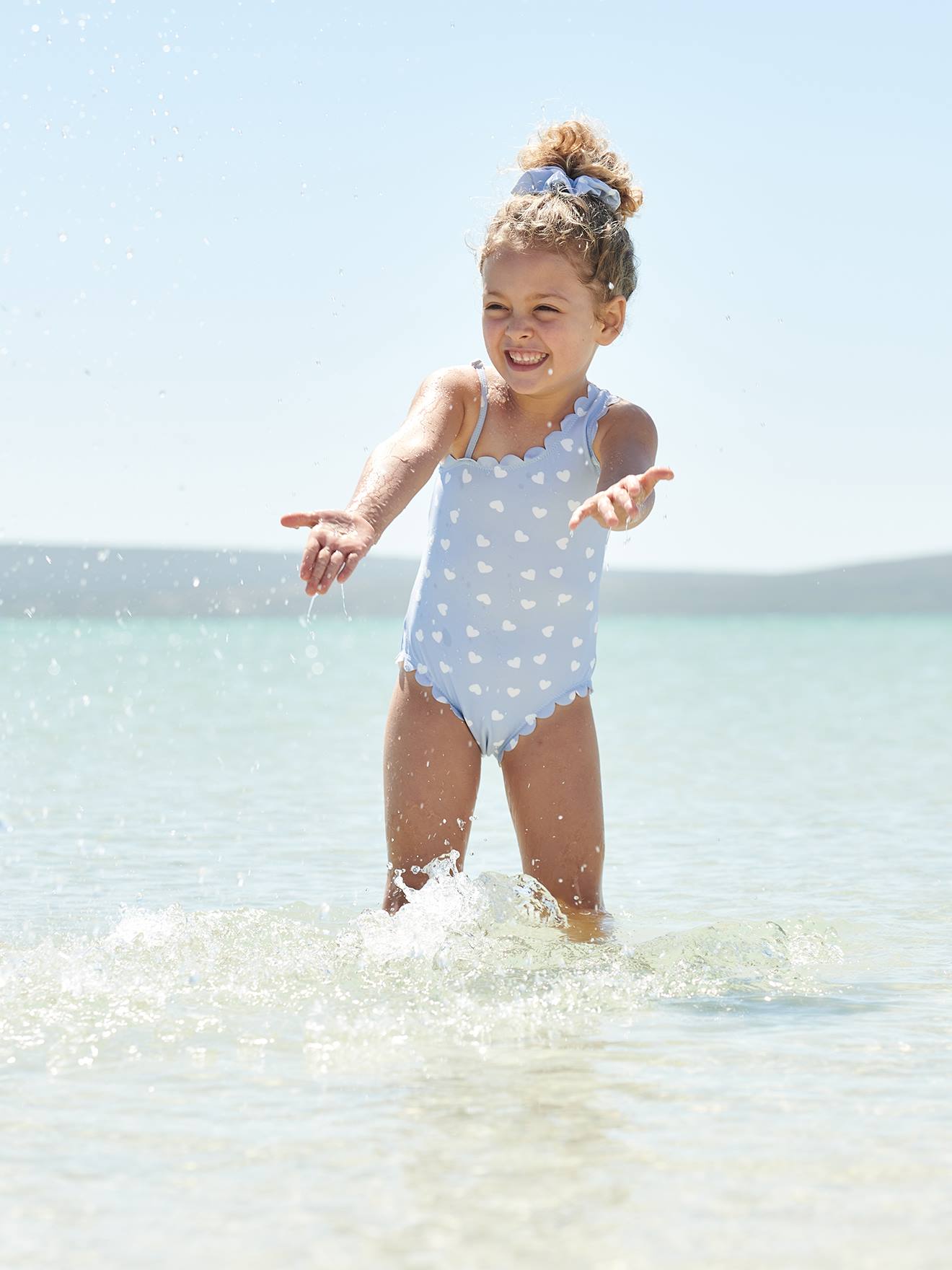 Maillot de bain 1 pièce fille cœurs + chouchou bleu clair