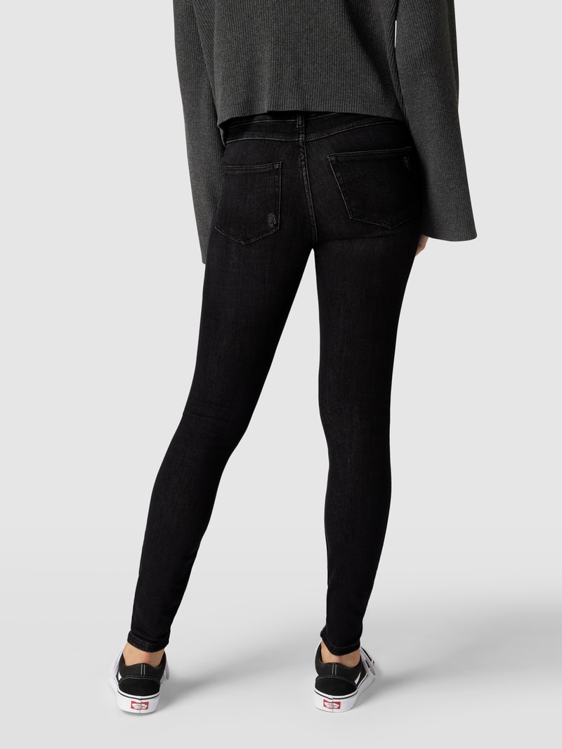 Skinny Fit Jeans mit Stretch-Anteil in schwarz
