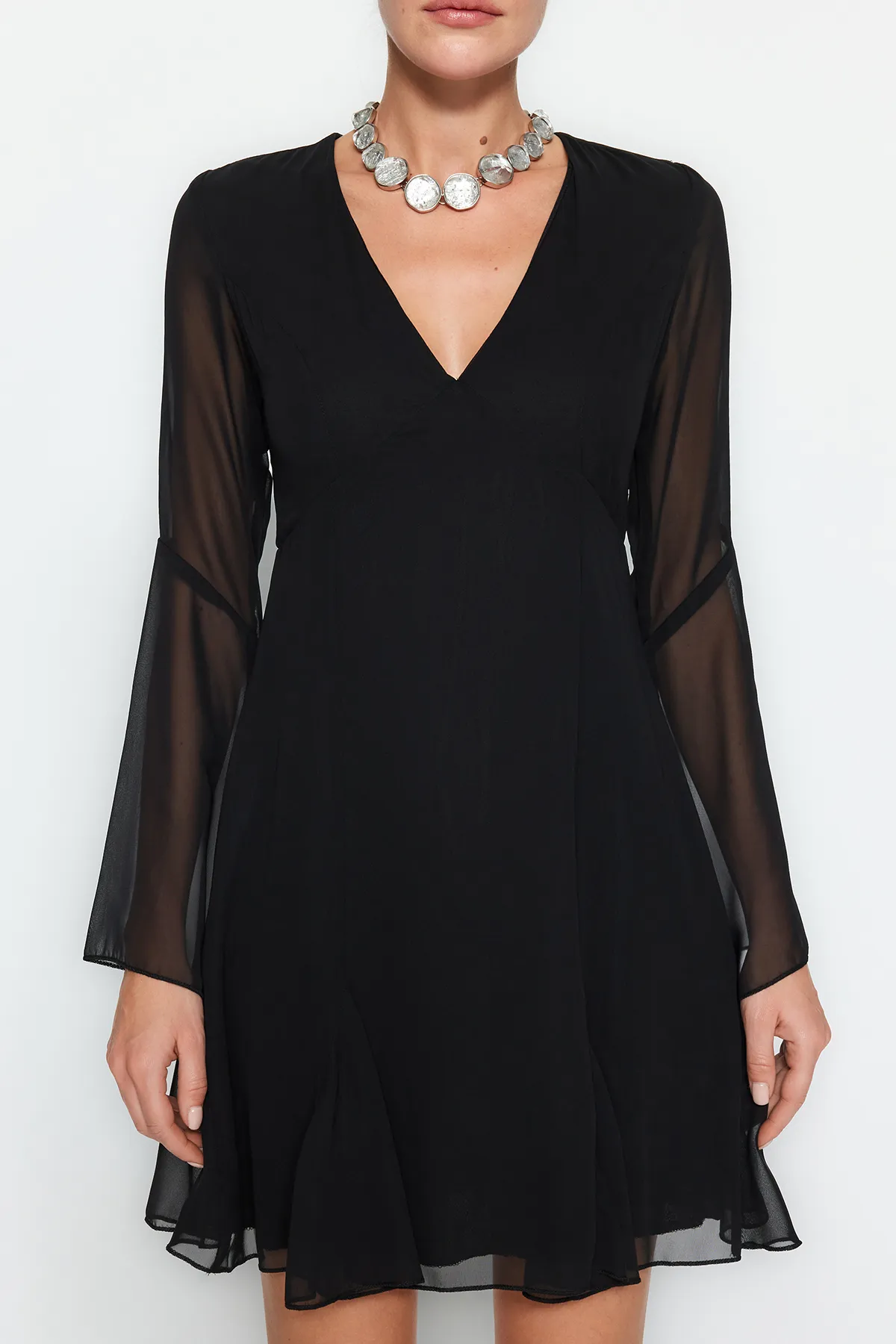 Trendyol Collection  Elegantes Abendkleid aus schwarzem Chiffon mit offener Taille/Skater TPRAW24EL00050