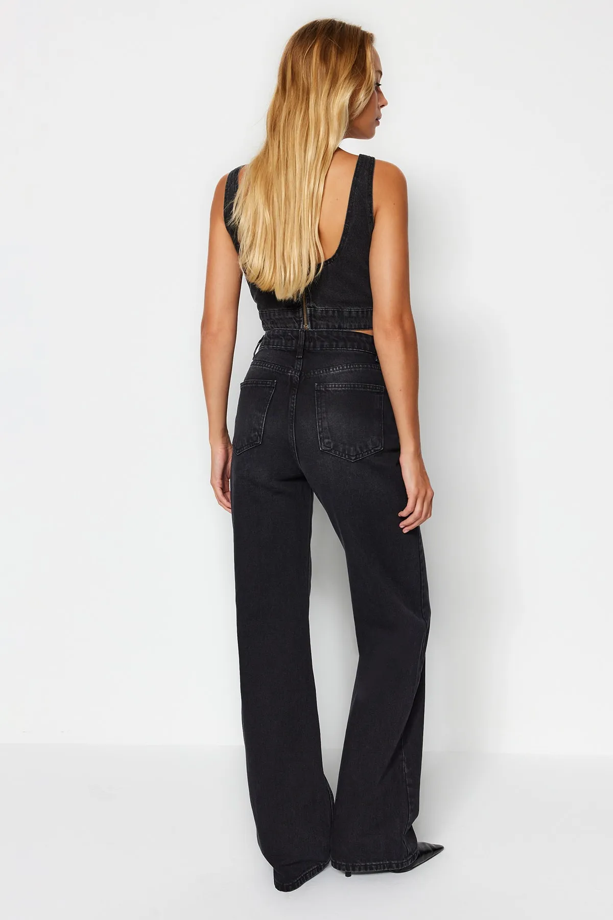 Trendyol Collection  Schwarze Jeans mit hoher Taille und weitem Bein TWOAW24JE00074