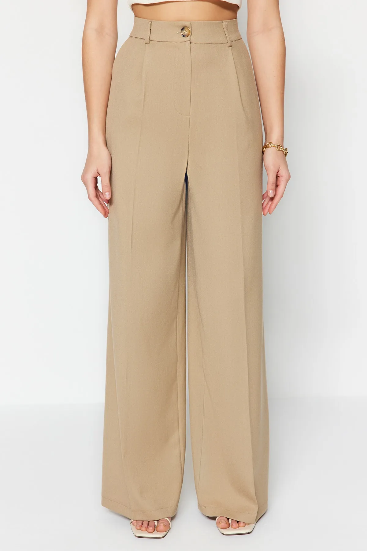 Trendyol Collection  Khakifarbene Hose mit weitem Bein zum Aufbügeln, TWOSS23PL00326