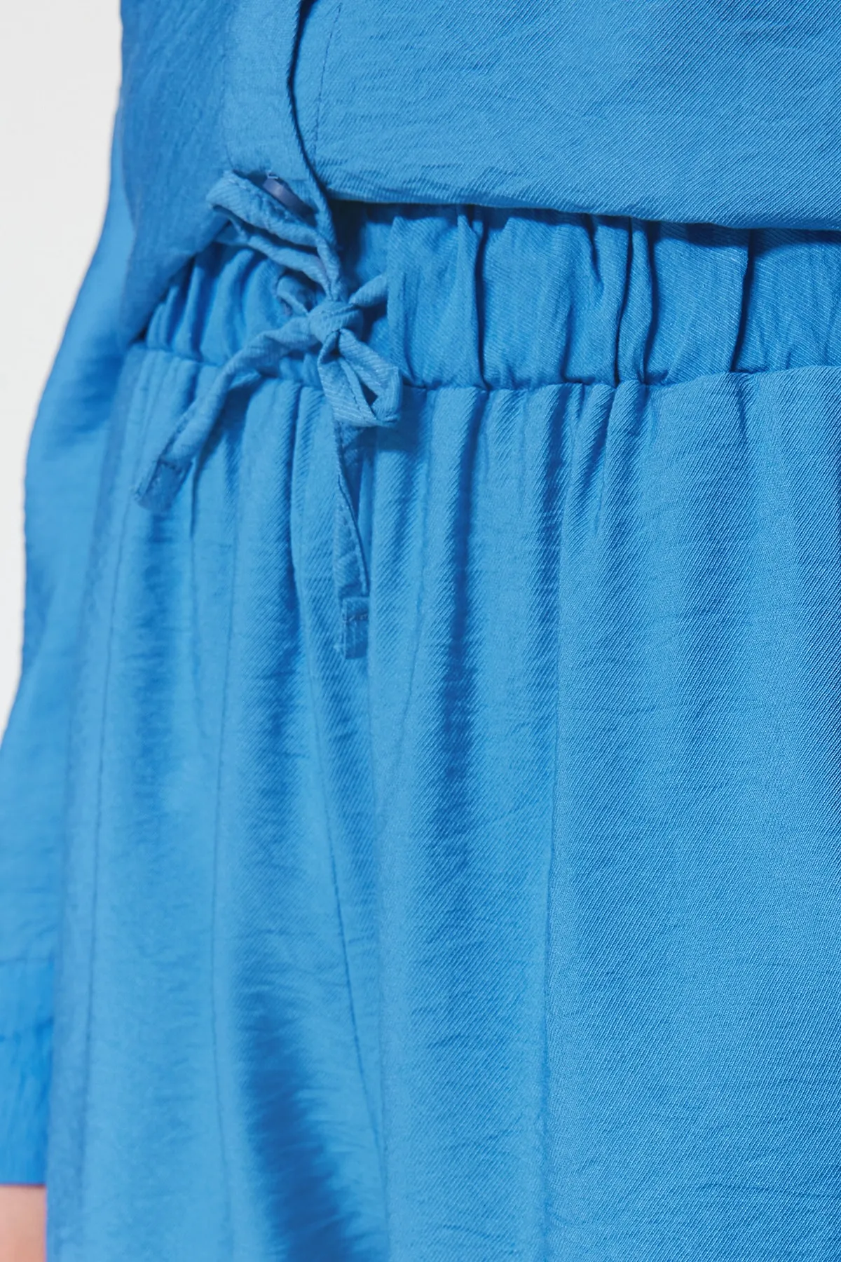 Trendyol Modest  Blaues gewebtes Aerobin-Hemd-Hosen-Set TCTSS23US00068