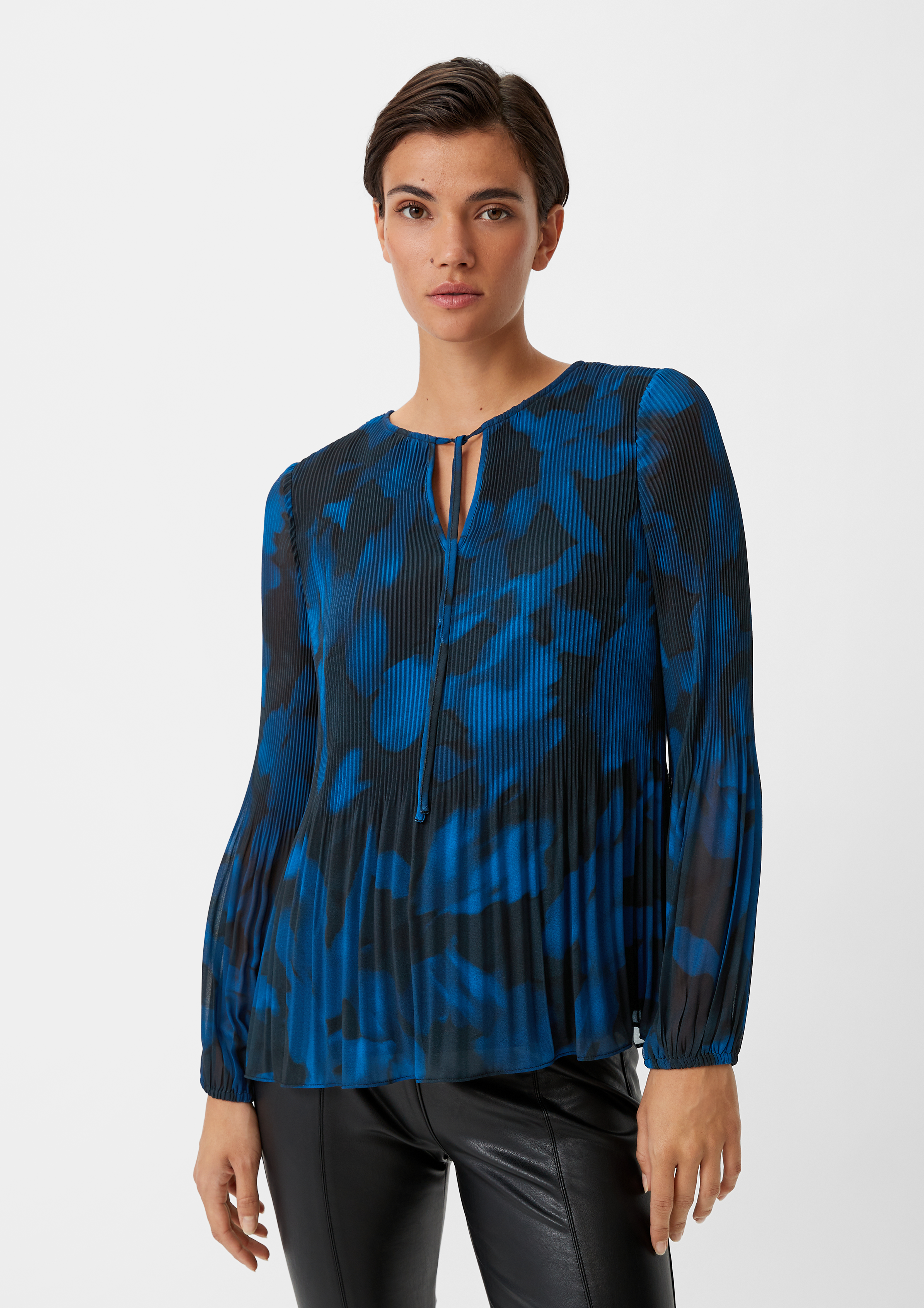 Chiffonbluse mit Plisseefalten - schwarz