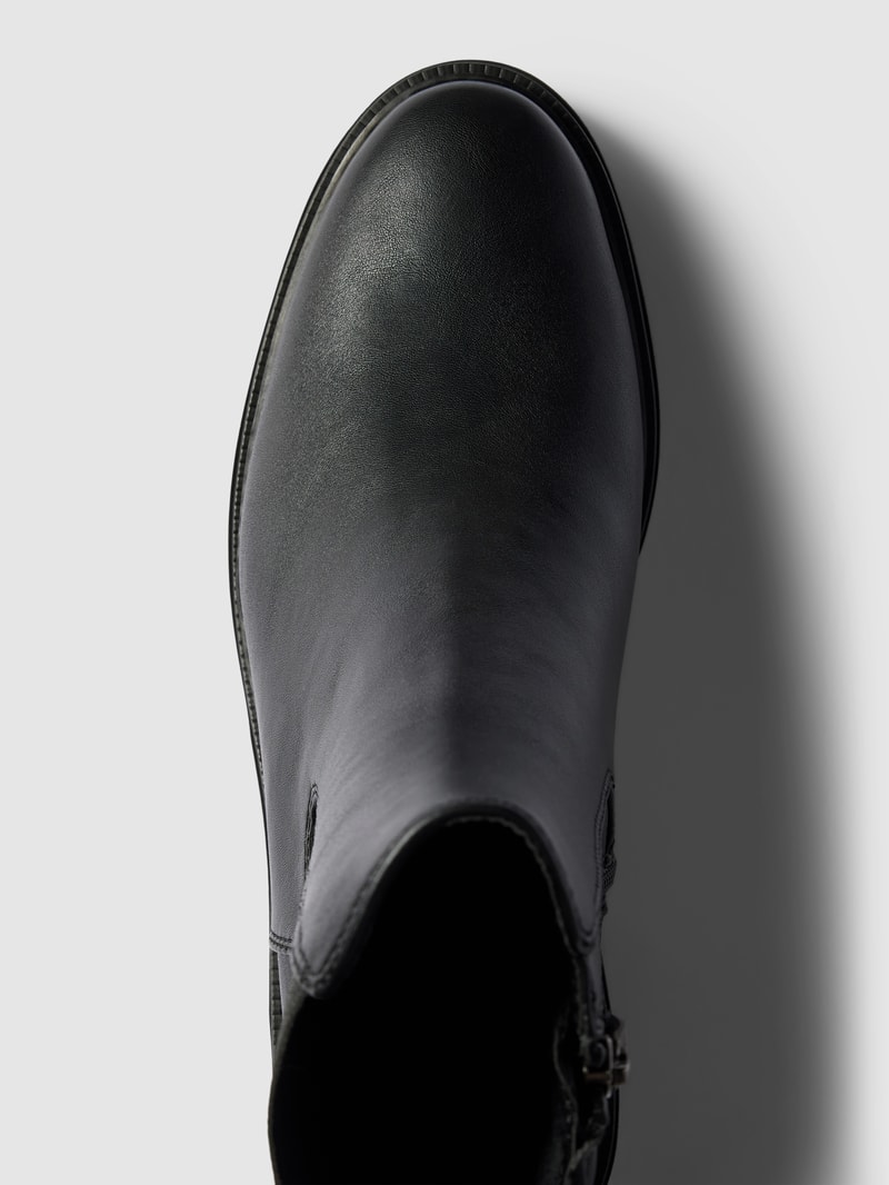 Chelsea Boots mit abgerundeter Spitze in schwarz