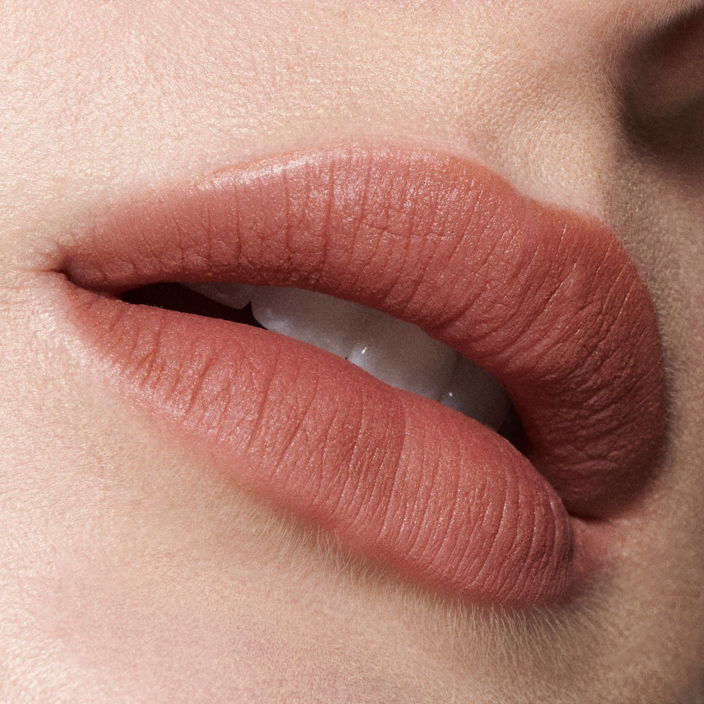 Lūpų dažai „Powder Kiss“ skysti lūpų dažai - Lūpų dažai