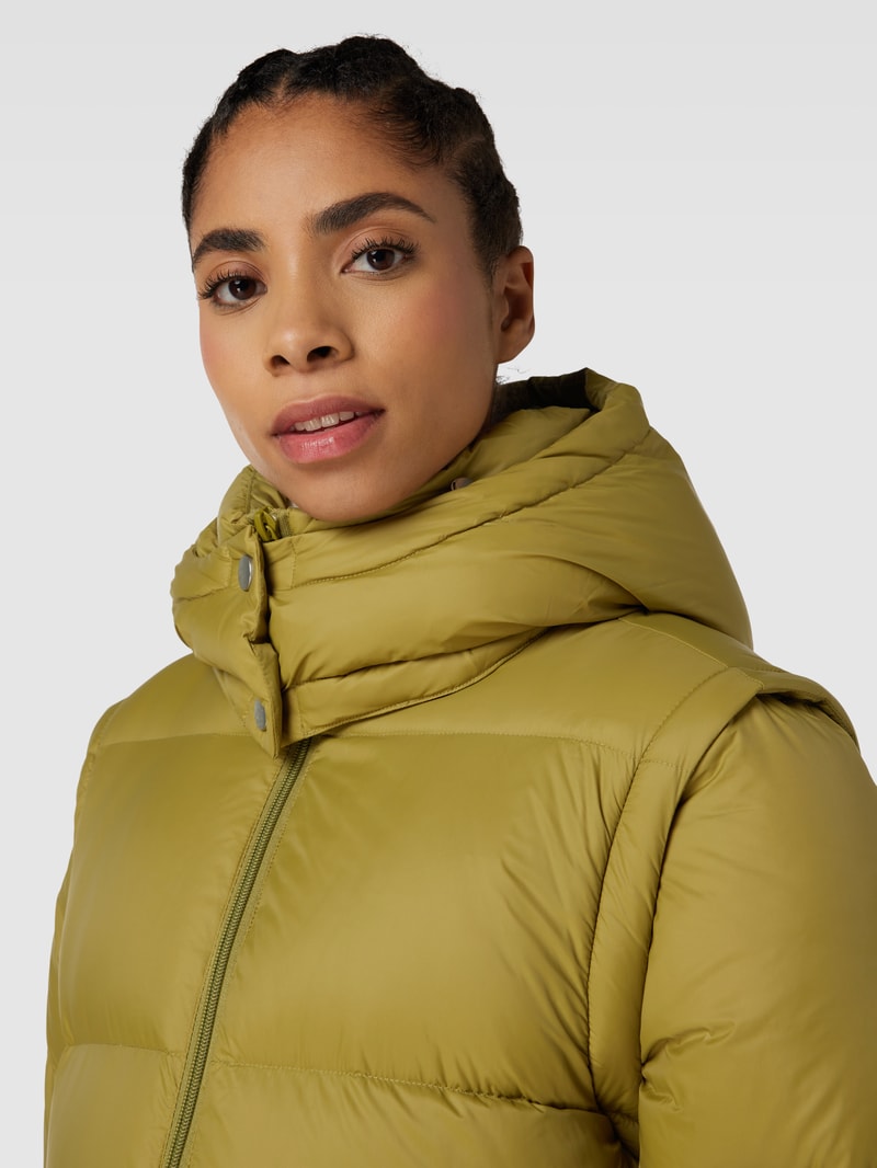 Steppjacke mit seitlichen Eingrifftaschen in olivgrün