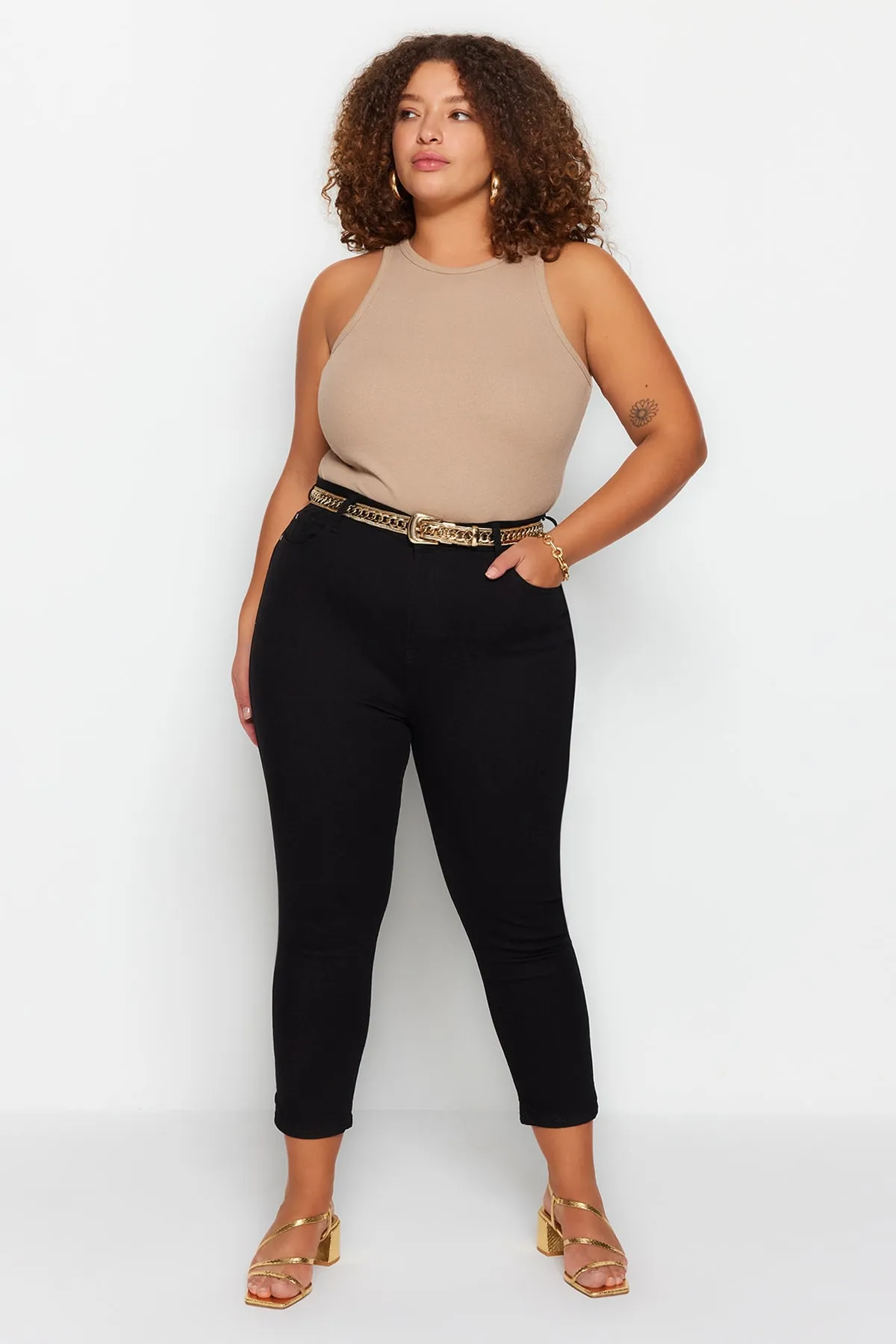 Trendyol Curve  Basic-Strick-Tanktop mit Neckholder-Kragen in Nerzfarben TBBSS23CV00001