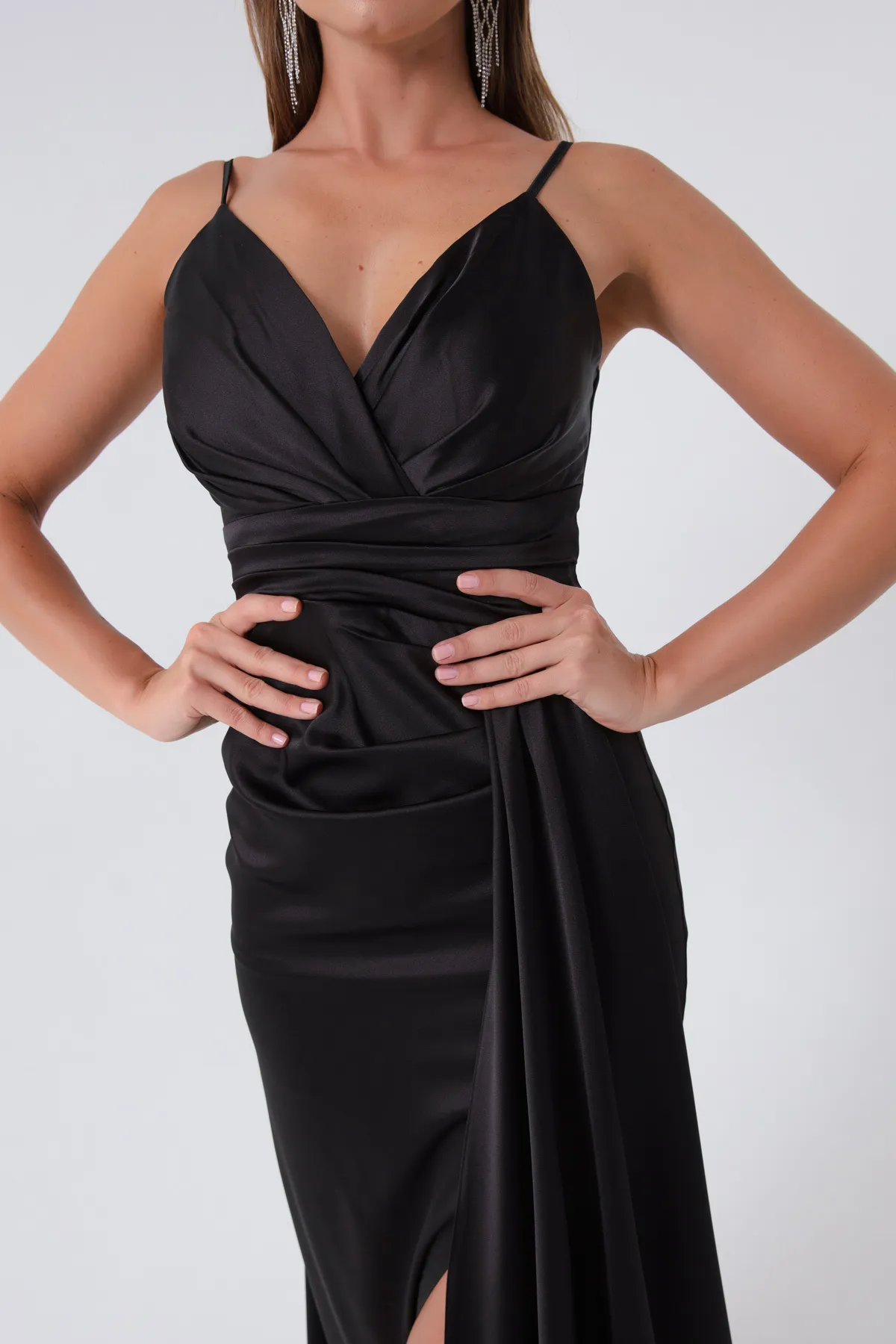 Lafaba  Schwarzes langes Satin-Abendkleid und Abschlusskleid für Damen mit Trägern