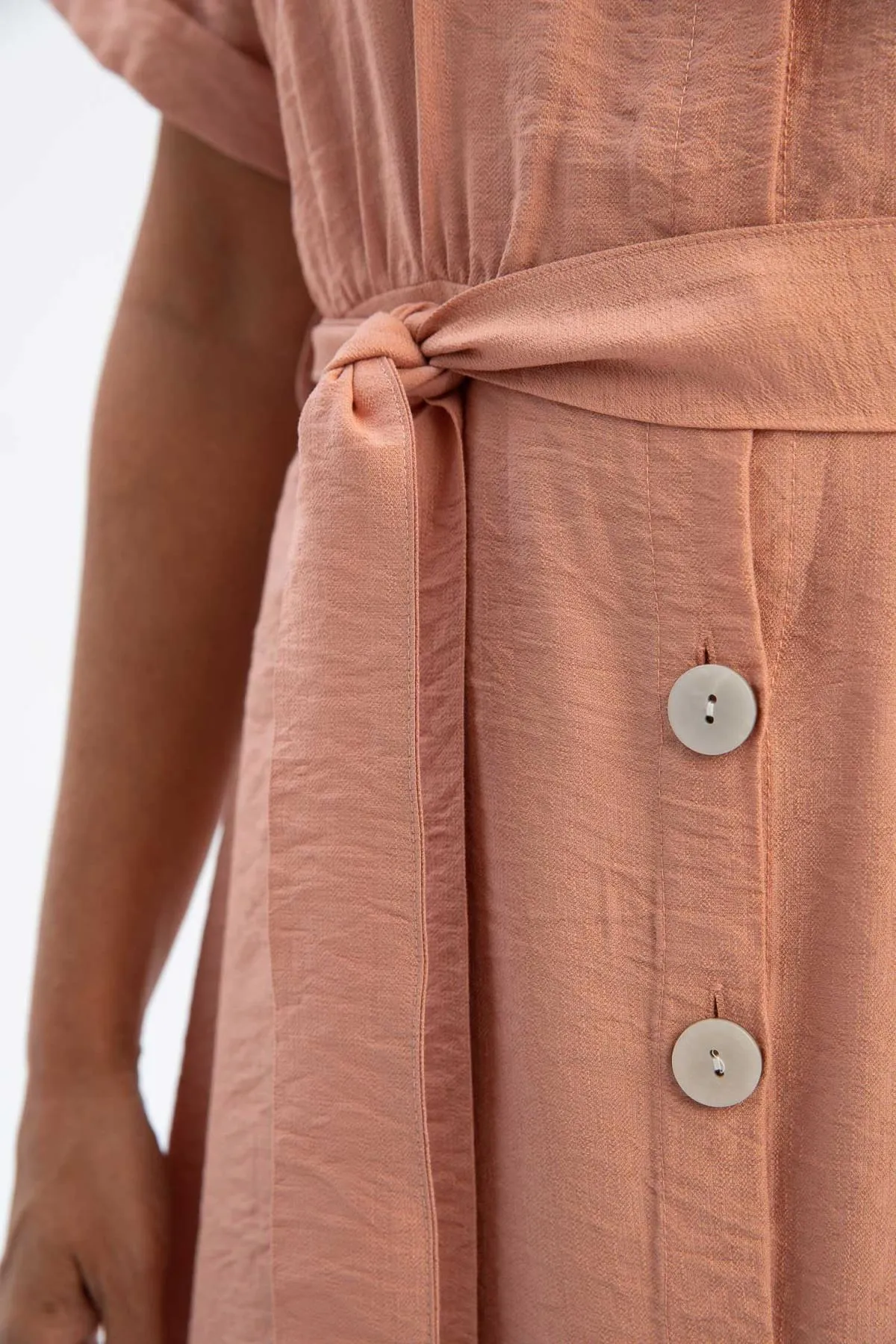 DeFacto  Kurzärmliges Midikleid in Leinenoptik mit Hemdkragen U6943az23sm