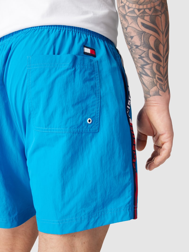 PLUS SIZE Badehose mit Logo-Streifen in türkis