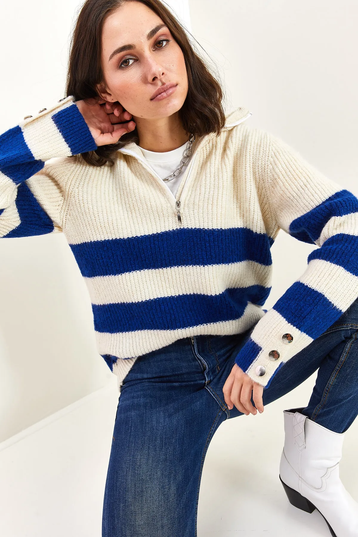 Bianco Lucci  Rollkragenpullover für Damen mit Reißverschluss, dicken gestreiften Ärmeln, Knöpfen und detailliertem Strickpullover