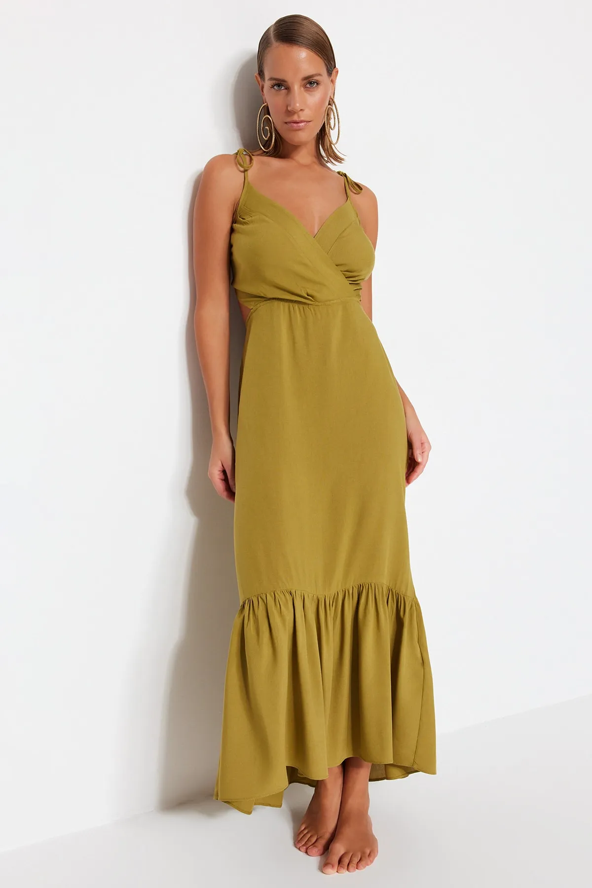 Trendyol Collection  Khakifarbenes, gewebtes Maxi-Strandkleid mit Cut-Outs und Fenstern TBESS23EL00085