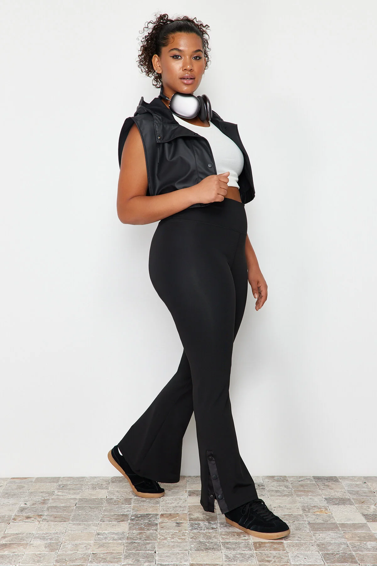 Trendyol Curve  Schwarze Recovery-Beinstollen, detaillierte spanische Bein-Sport-Leggings TBBSS24AJ00000