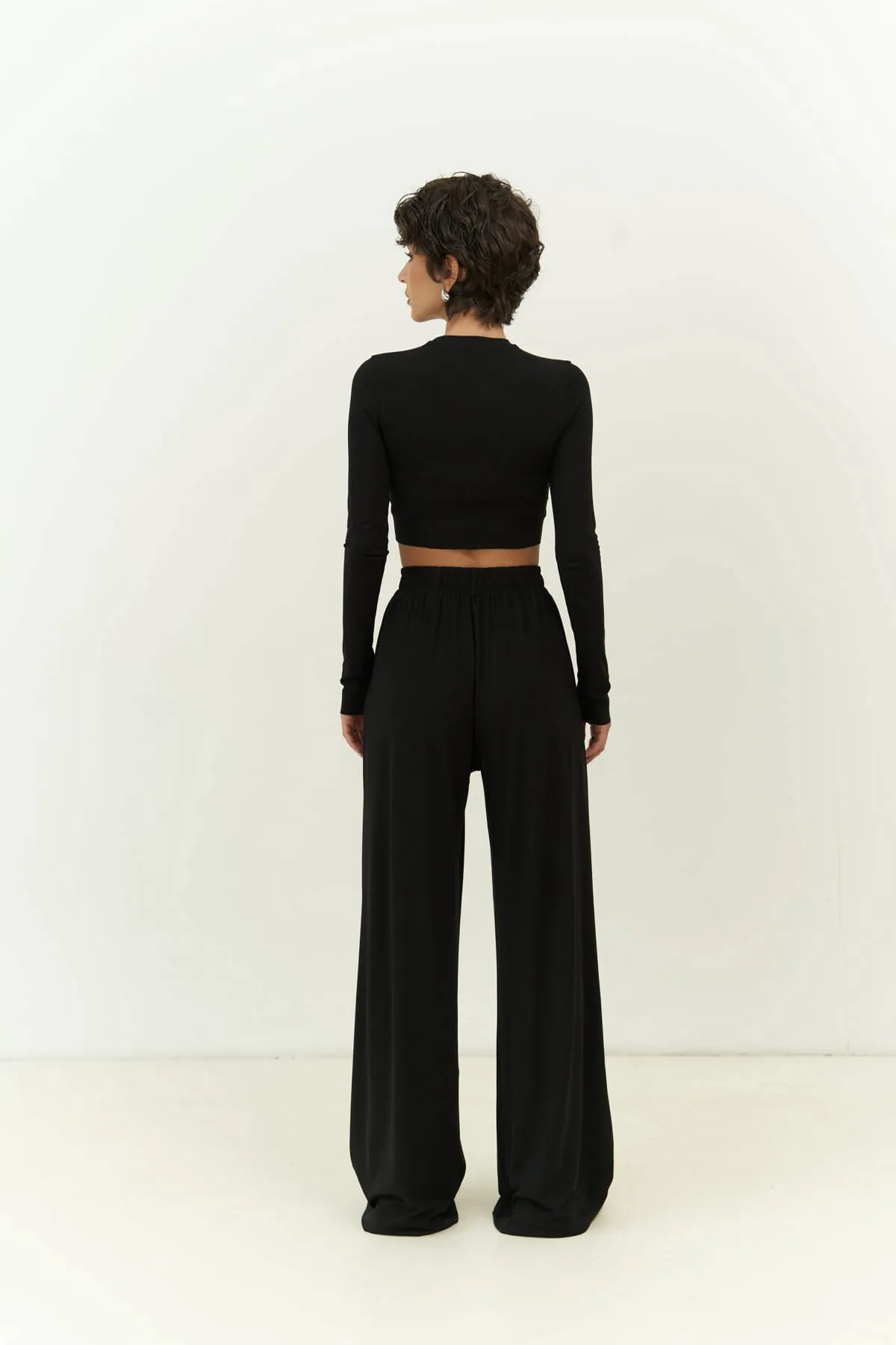 MAİ COLLECTİON  Jany – Langärmliges, schwarzes Crop-Hosen-Set