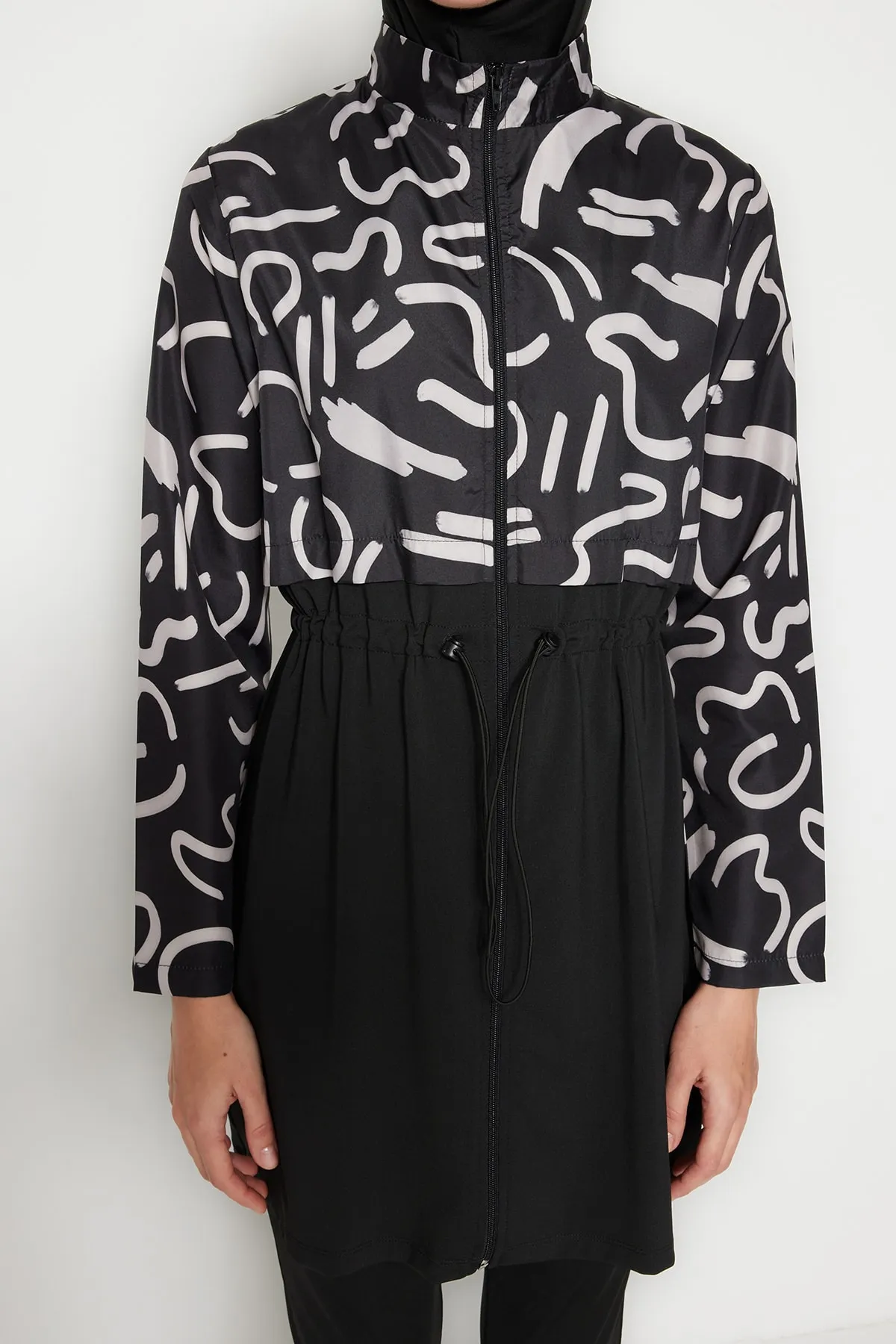 Trendyol Modest  Schwarzes, vollständig bedecktes, 4-teiliges, gemustertes Badeanzug-Set TCTSS23CF00036