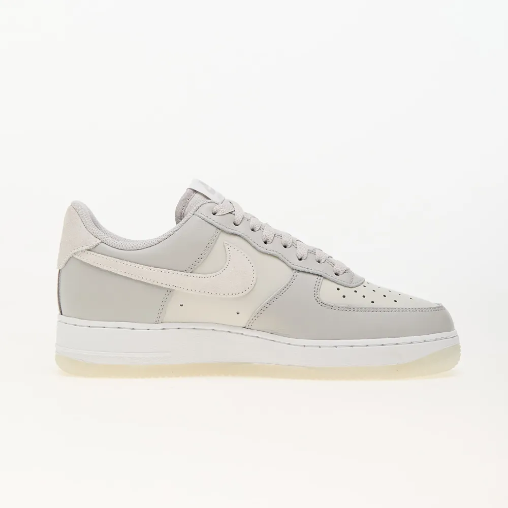 Nike Air Force 1 FN5832-001 / braun