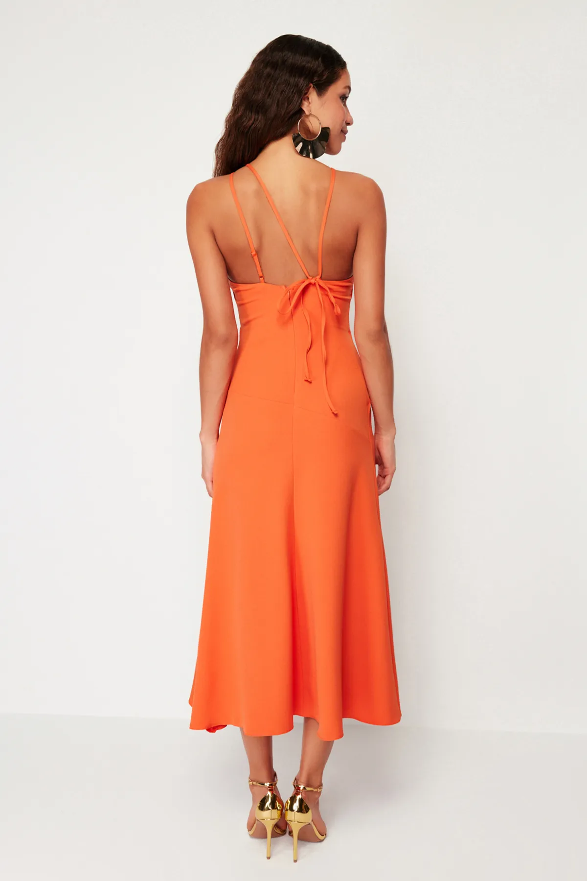 Trendyol Collection  Orangefarbenes Kleid mit Rückenbindung TPRSS24EL00077
