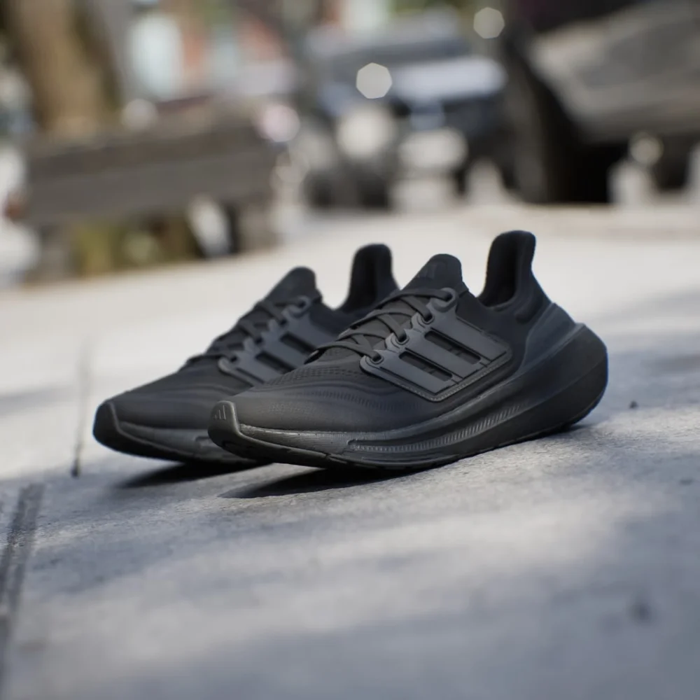 adidas Ultraboost Light GZ5166 / schwarz