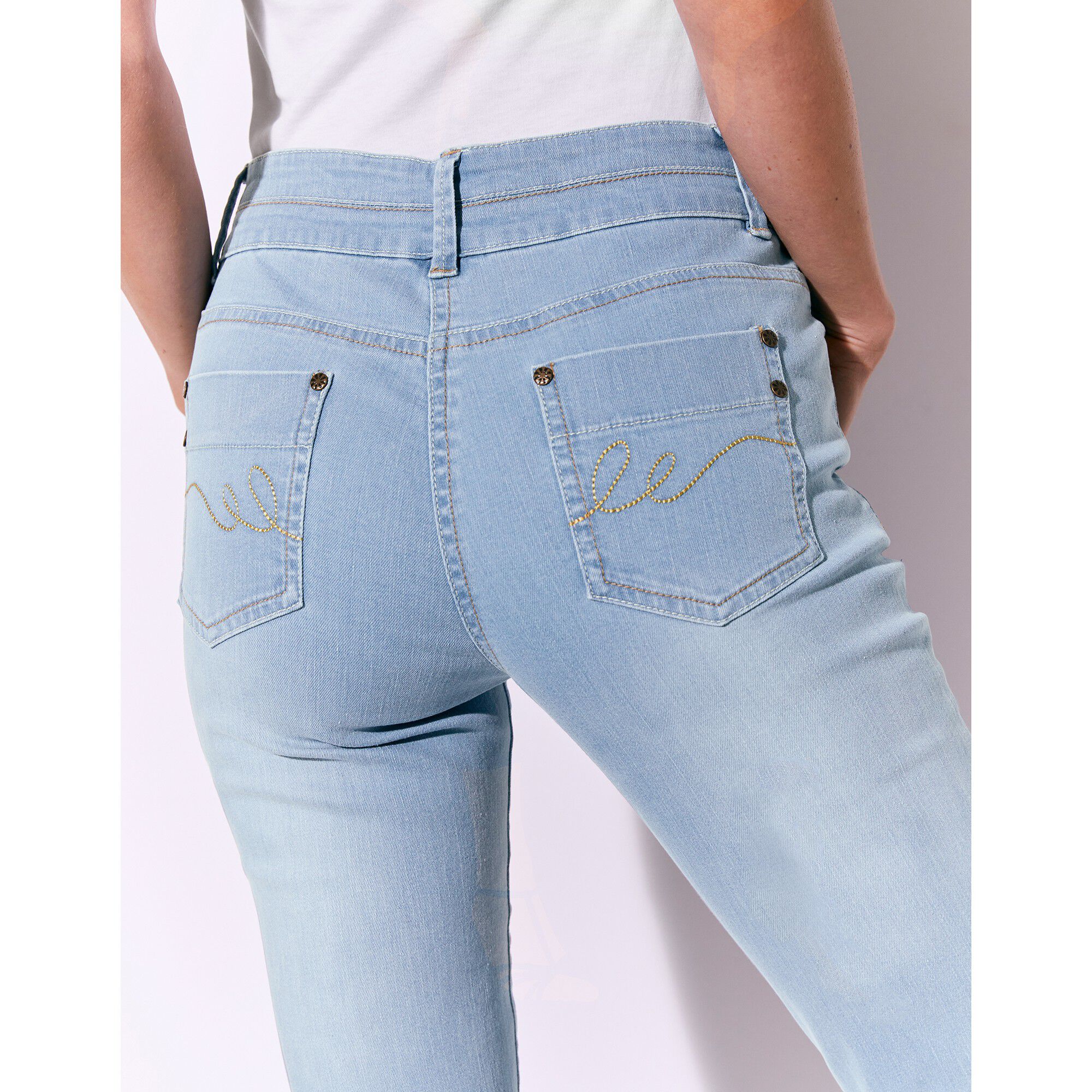 Pantacourt fuselé base boutonnée, jean stretch