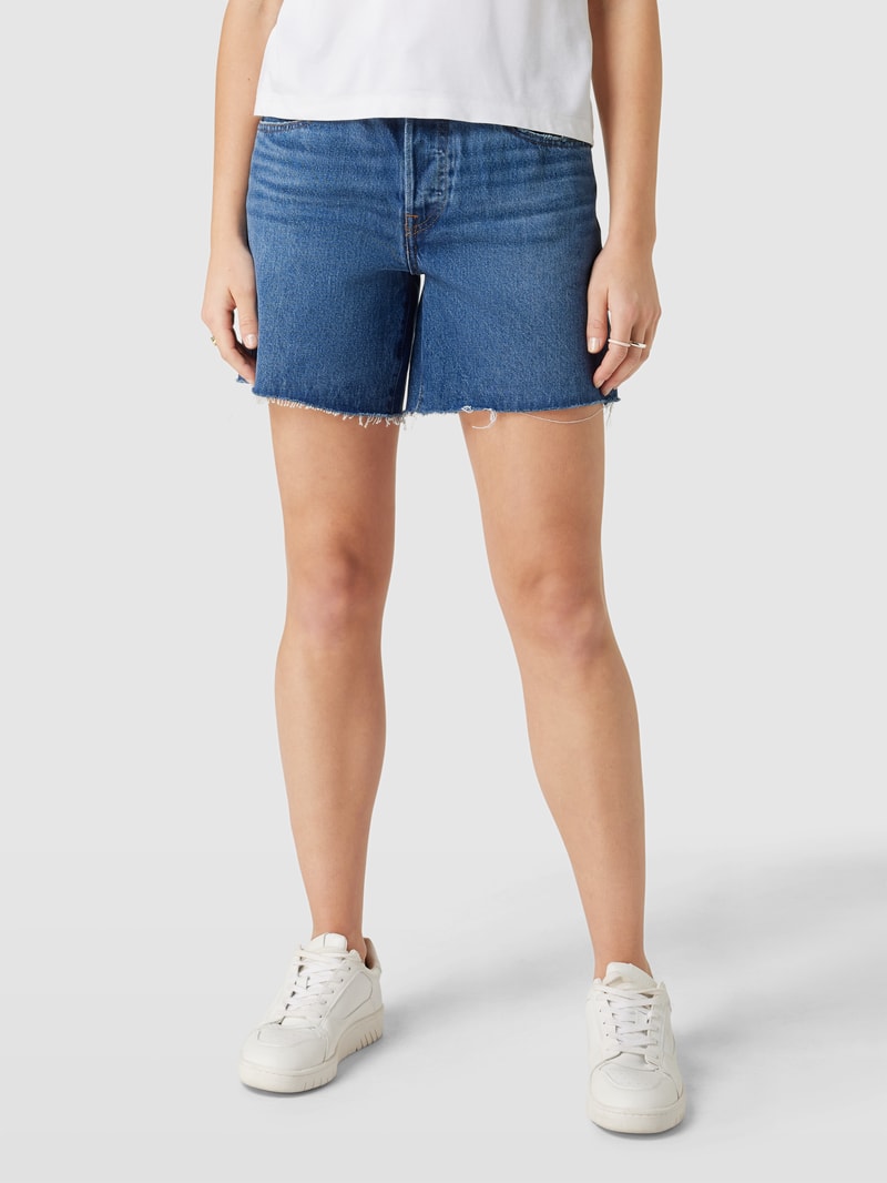 Jeansshorts mit ausgefransten Abschlüssen in jeans