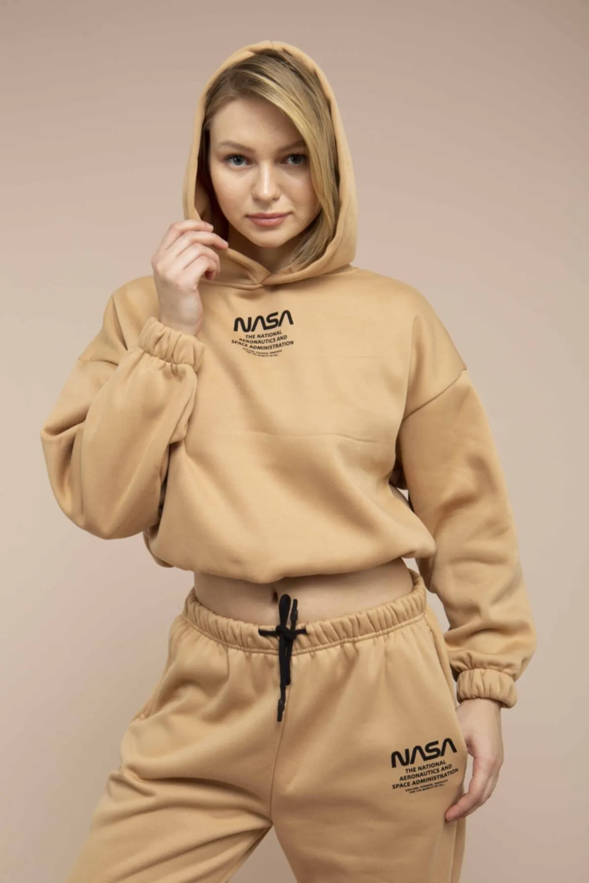 La Mela  Kamelfarbener NASA-Fleece-Trainingsanzug für Damen