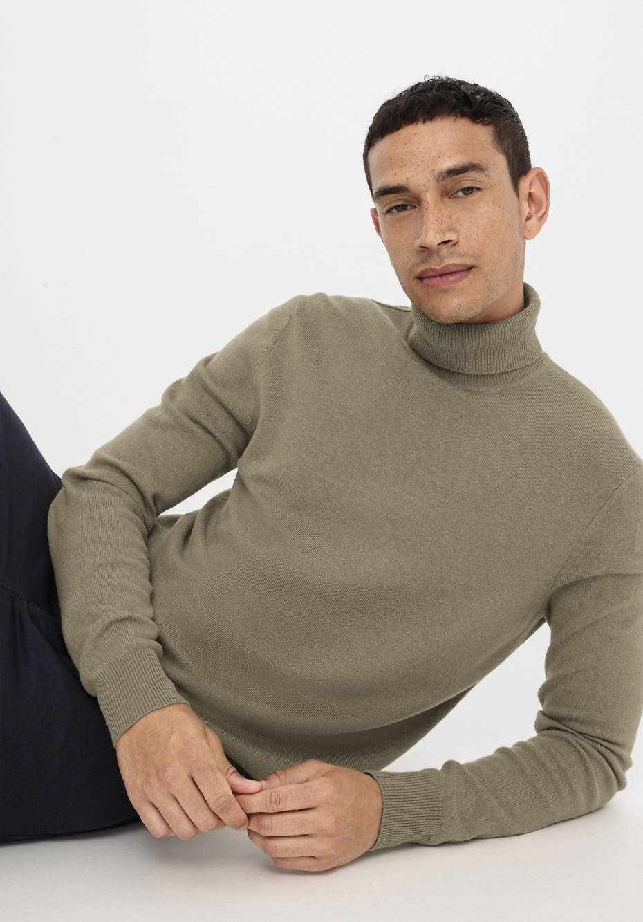 Rollkragen-Pullover aus Schurwolle mit Kaschmir