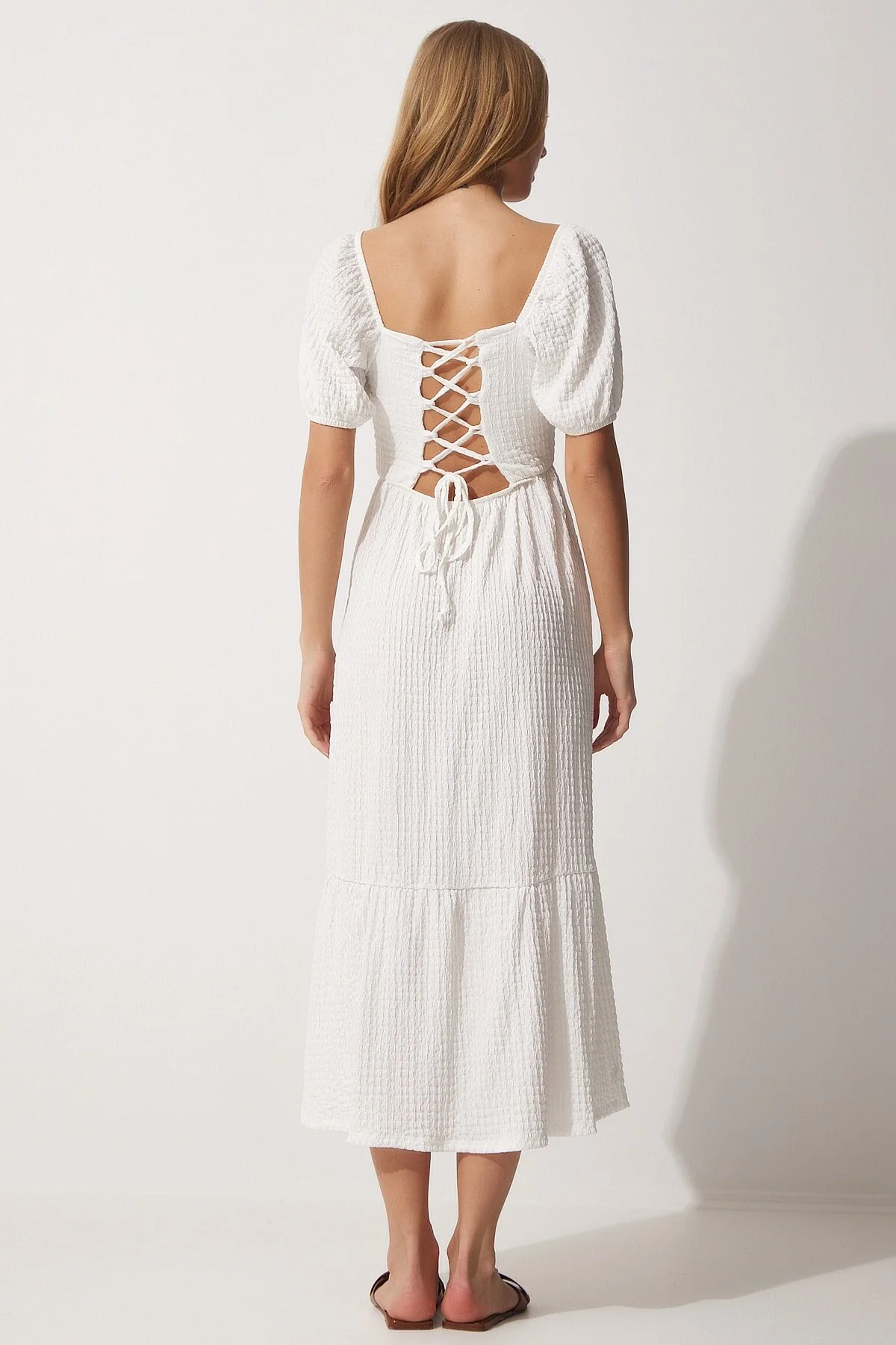 Happiness İstanbul  Strukturiertes Sommer-Strickkleid mit herzförmigem Ausschnitt