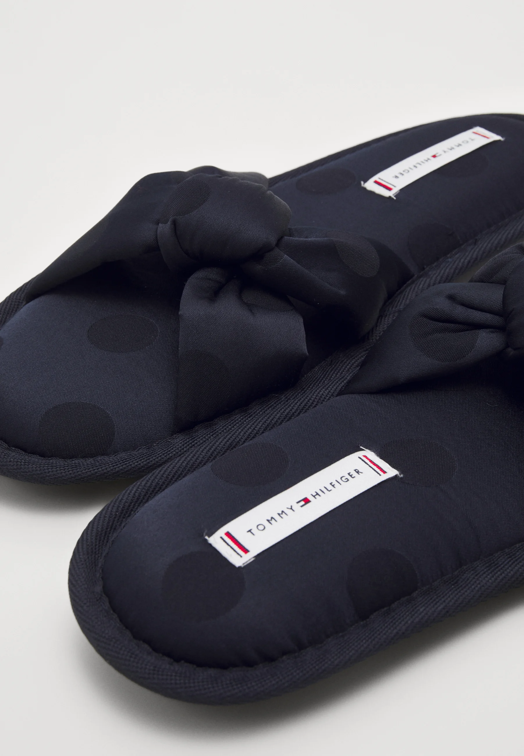 Camisola y pantuflas Tommy Hilfiger de regalo - Pijamas