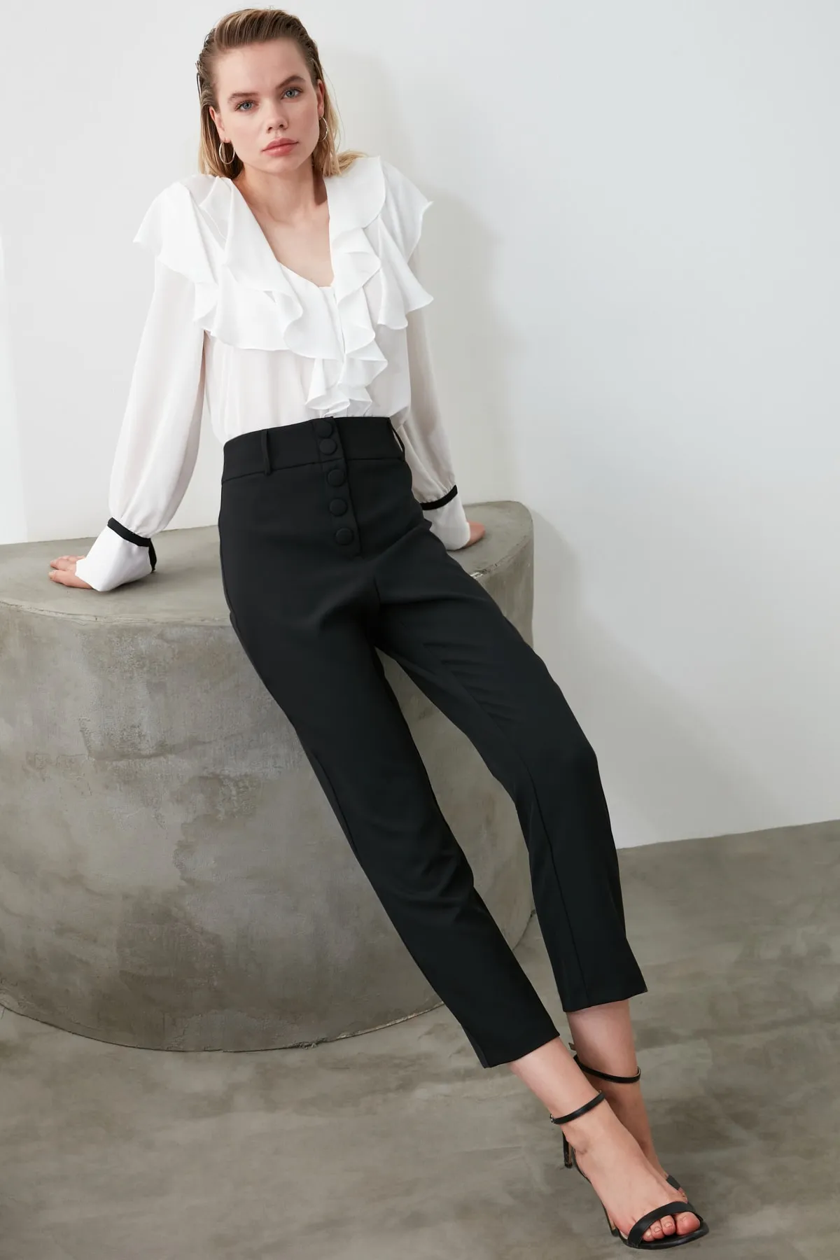 Trendyol Collection  Schwarze Webhose mit weitem Bein TWOSS19WX0086