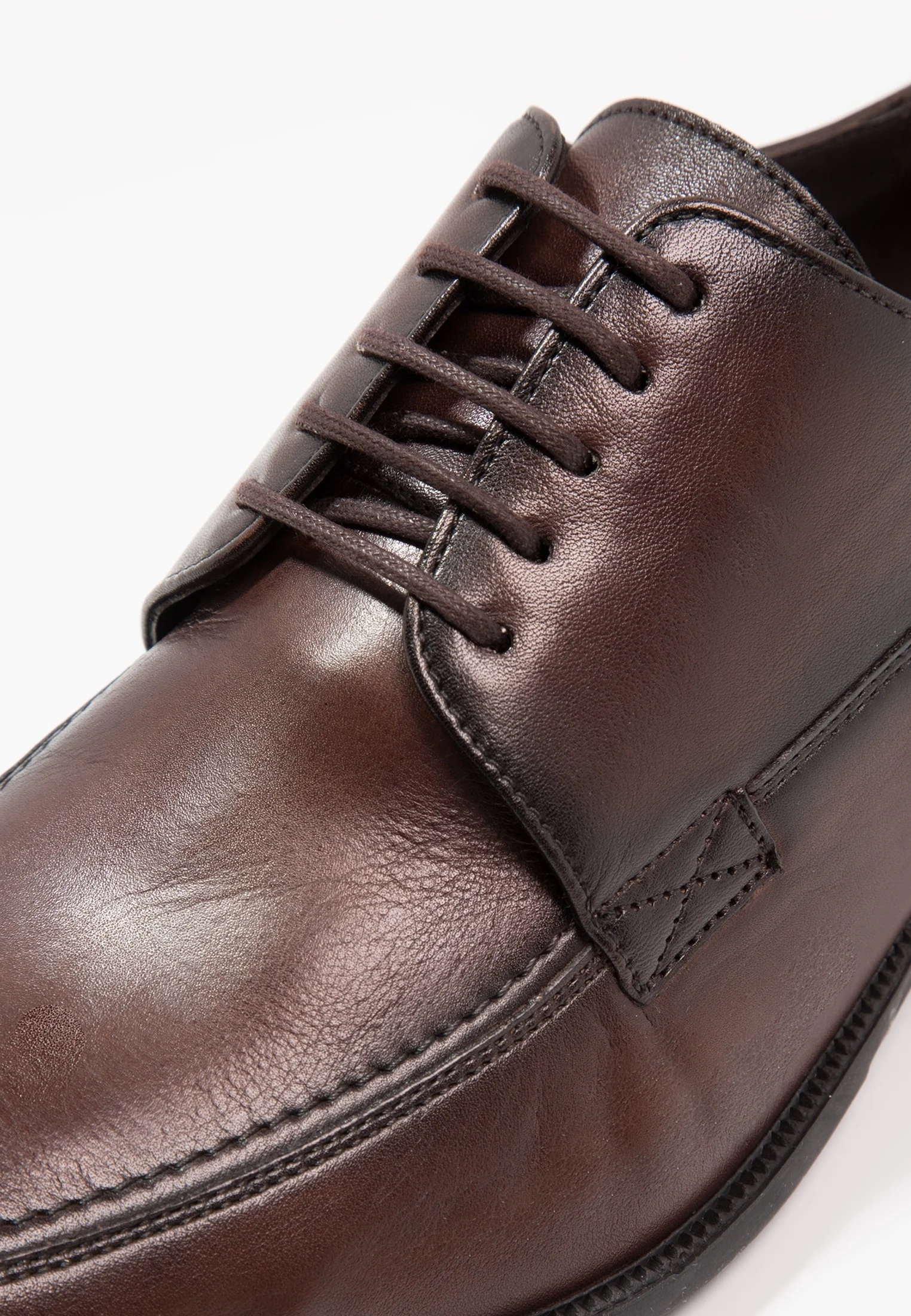 Zapatos elegantes con cordones Lloyd