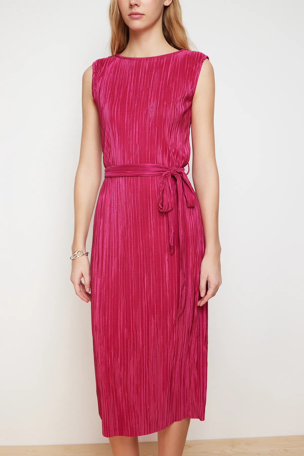 Trendyol Collection  Fuchsia Uni gepolsterte Faltenjacke mit Gürtel TWOSS24EL00131