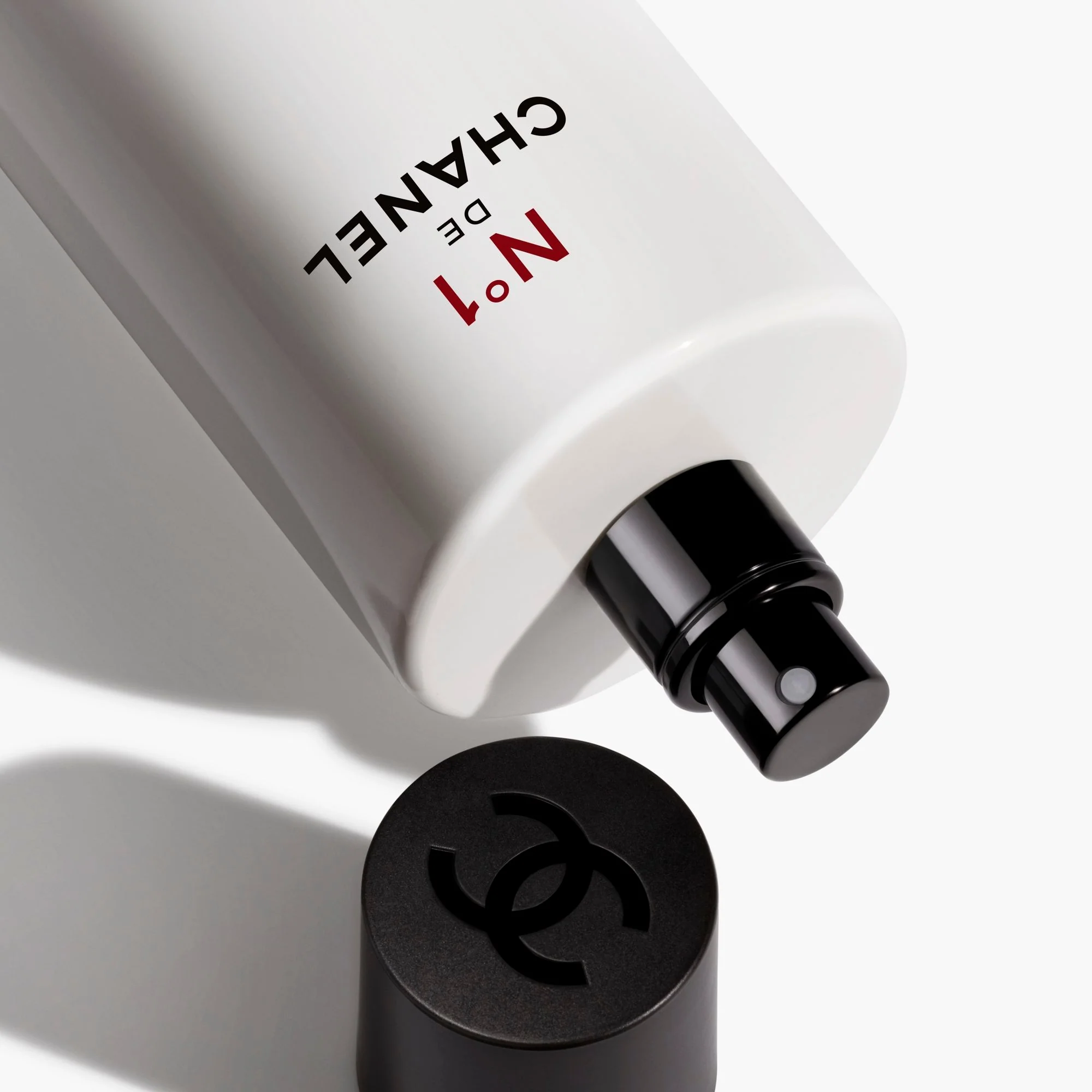 Nr. 1 DE CHANEL REVITALISIERENDES KÖRPER-SPRAY-SERUM - PFLEGT - STRAFFT - SCHÜTZT