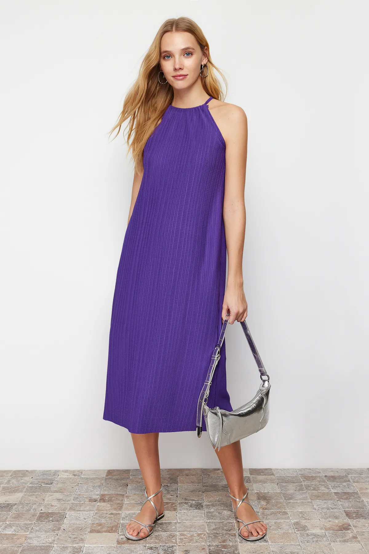 Trendyol Collection  Lila Etuikleid/einfarbiges, ärmelloses Midi-Strickkleid mit Falten TWOSS23EL00752
