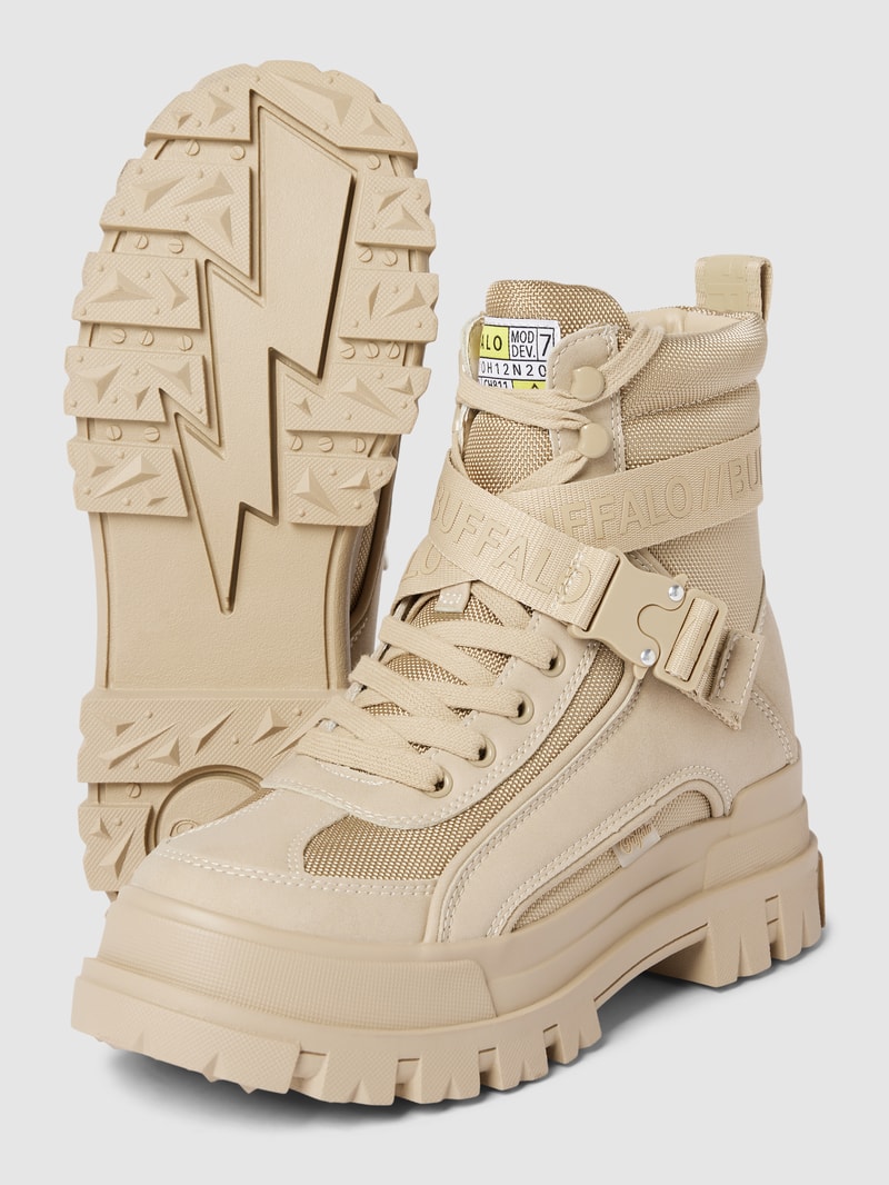 Schnürboots in Leder-Optik Modell 'ASPHA' in beige