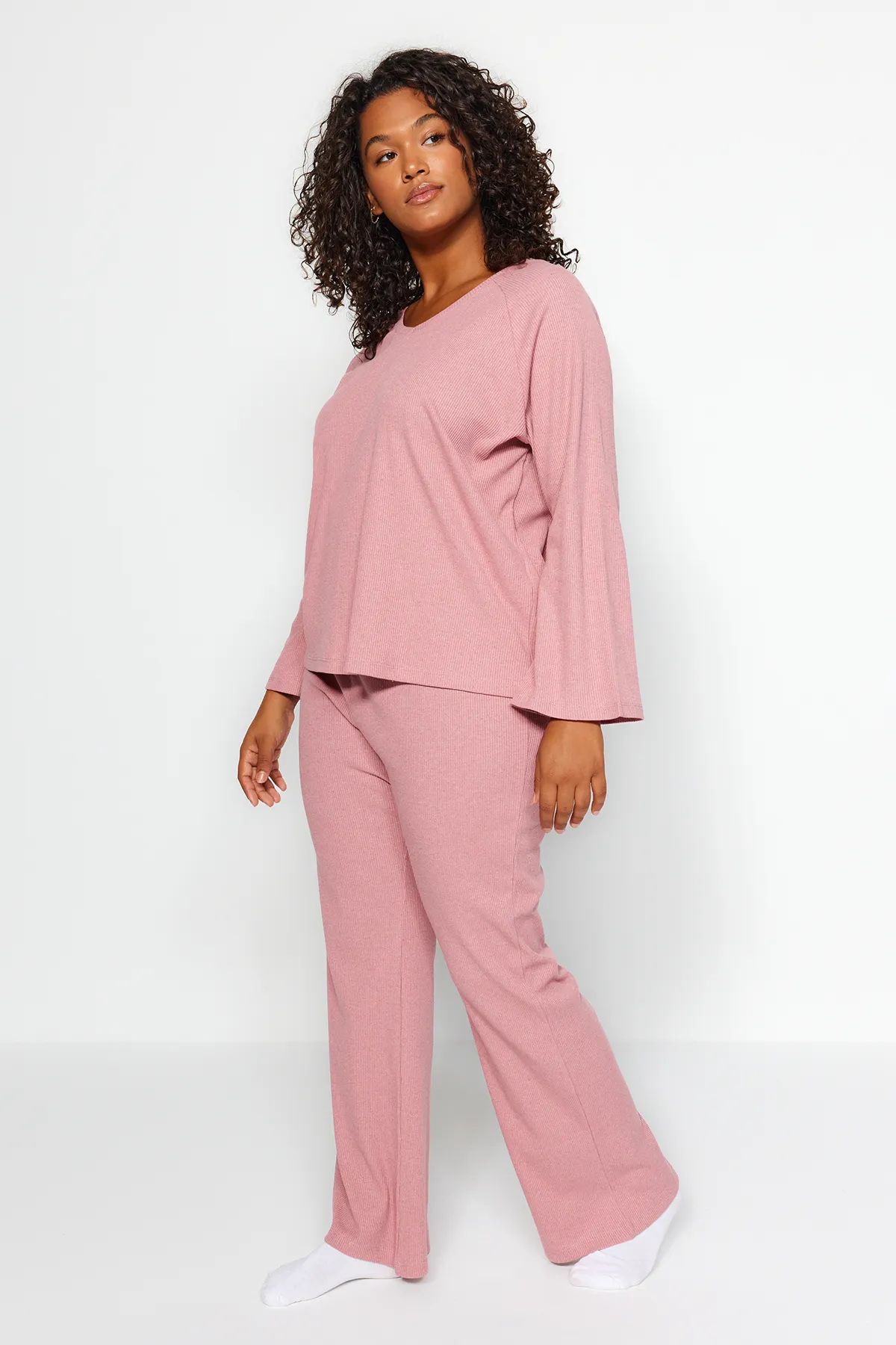 Trendyol Curve  Set aus Oberteil und Unterteil aus Strick mit Kordelzug „Dried Rose“ TBBAW24CP00025