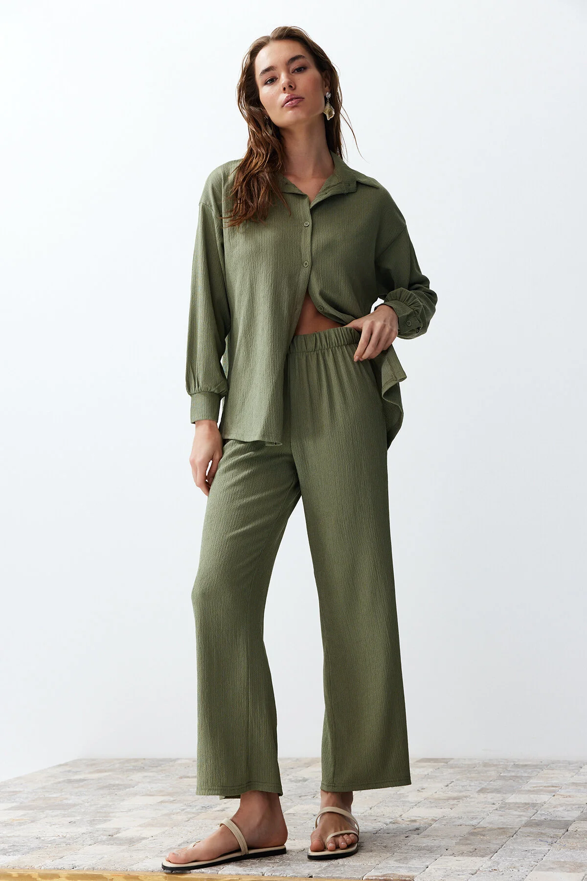 Trendyol Collection  Grünes gewebtes Unter-Oberteil-Set TWOSS24AU00066
