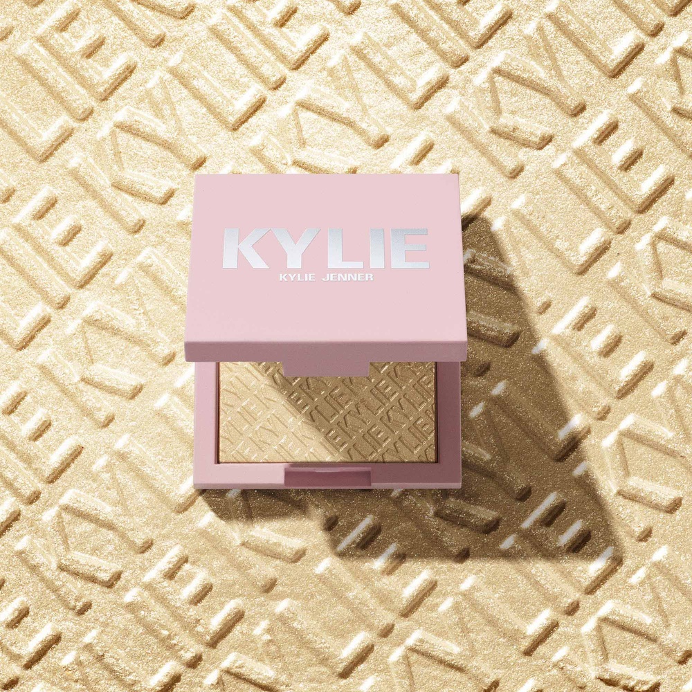 kylie by kylie jenner Kylighter Illuminating Powder Poudre illuminatrice