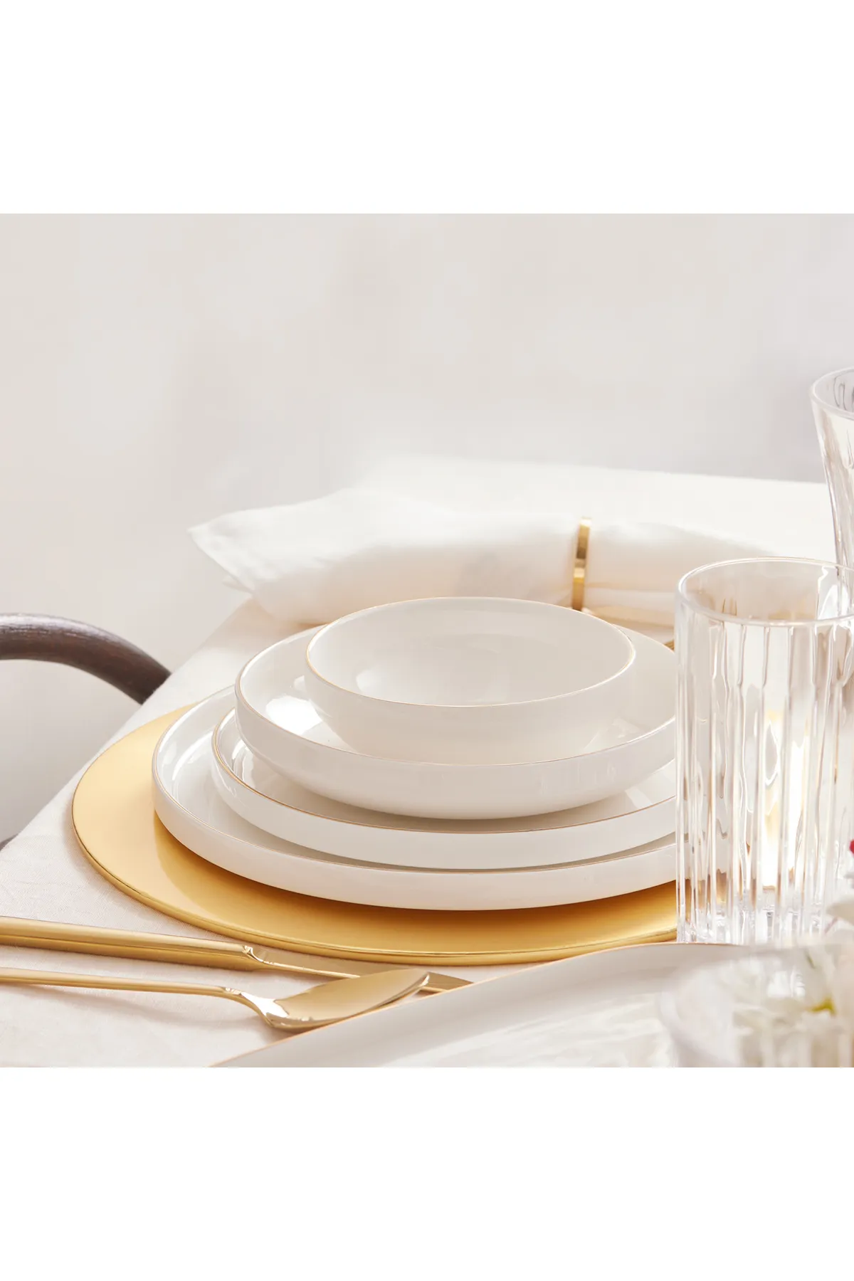 Karaca  Neu Saturn Gold 59-teiliges Streamline Porzellan Geschirrset für 12 Personen Set
