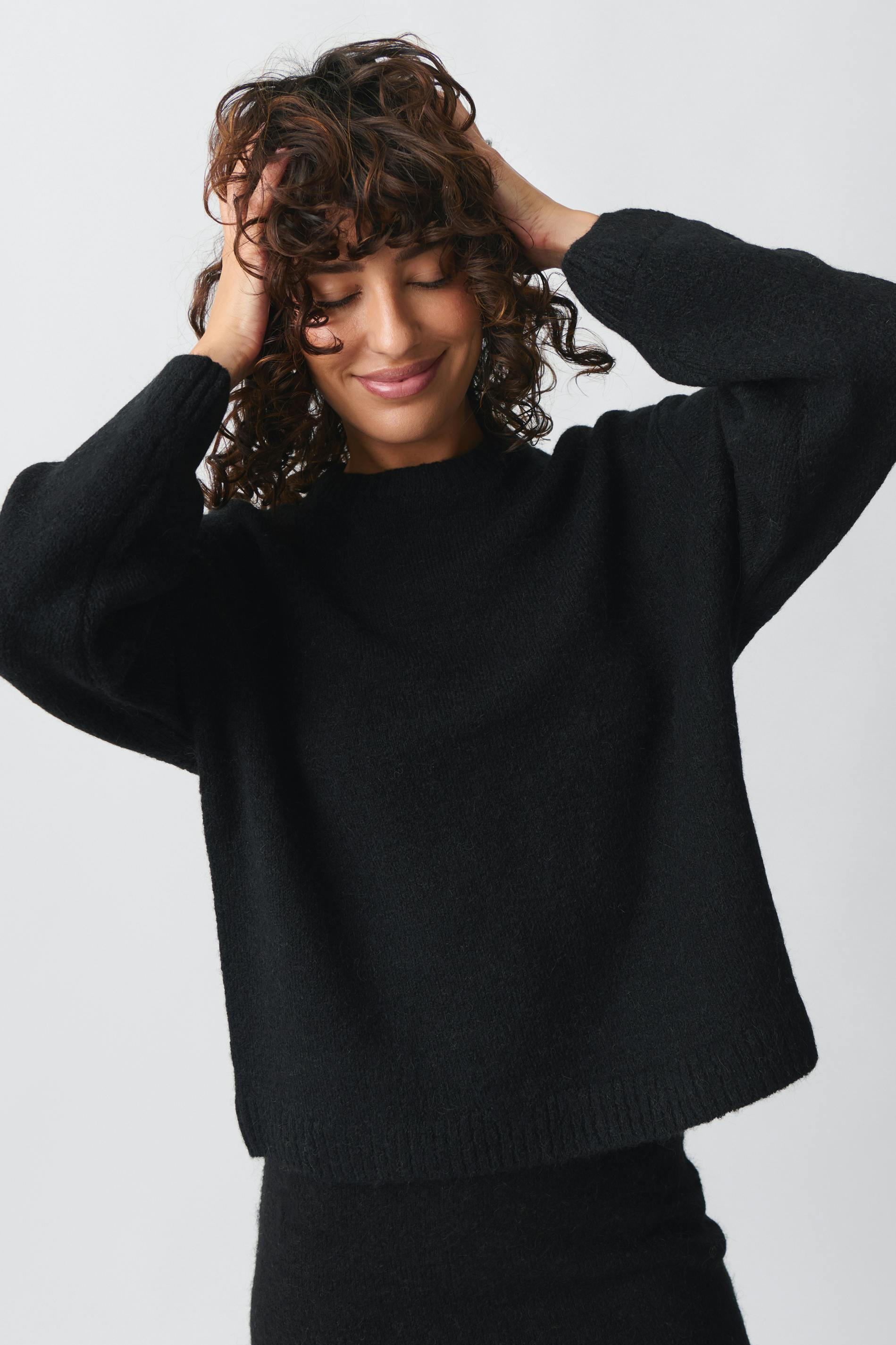 Crew neck knitted sweater