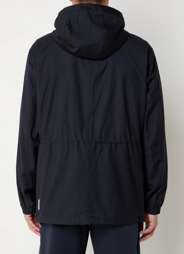 Parka Armani Exchange com capuz e bolsos com aba.