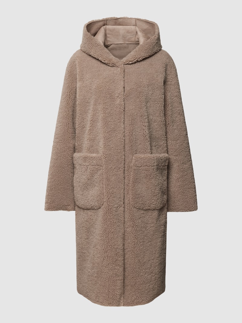 Mantel aus Teddyfell in taupe